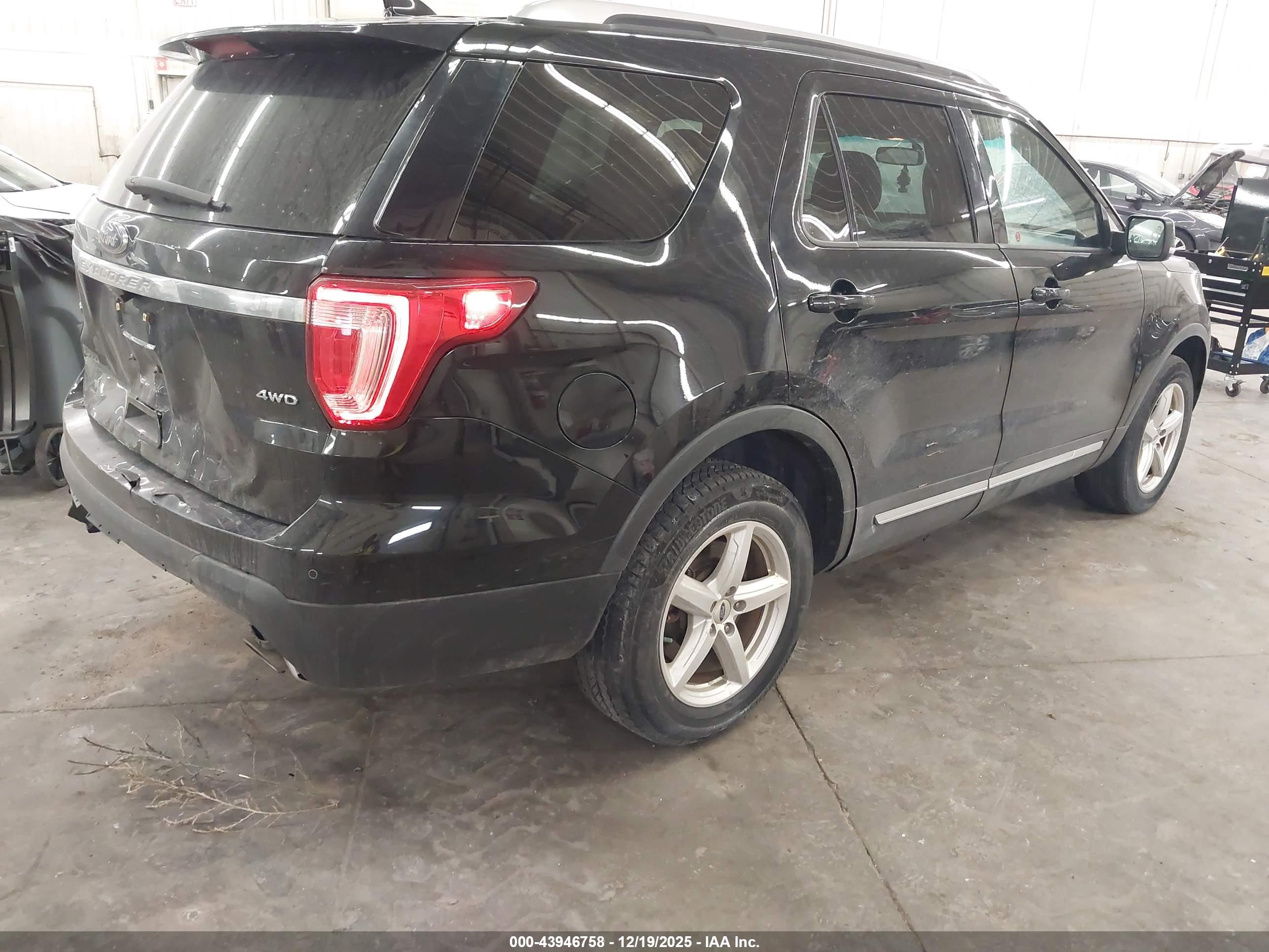 FORD EXPLORER image 4