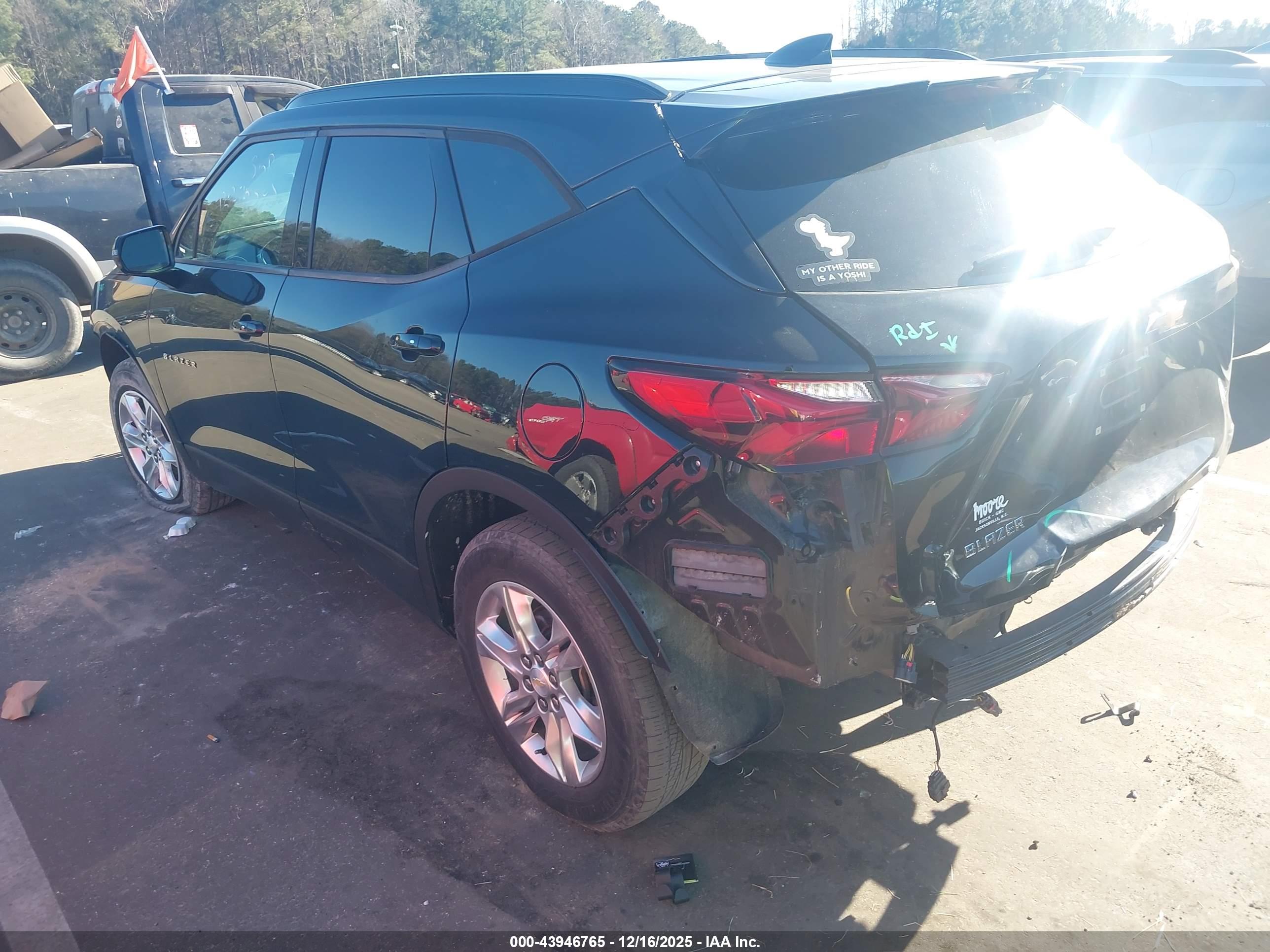 CHEVROLET BLAZER image 3
