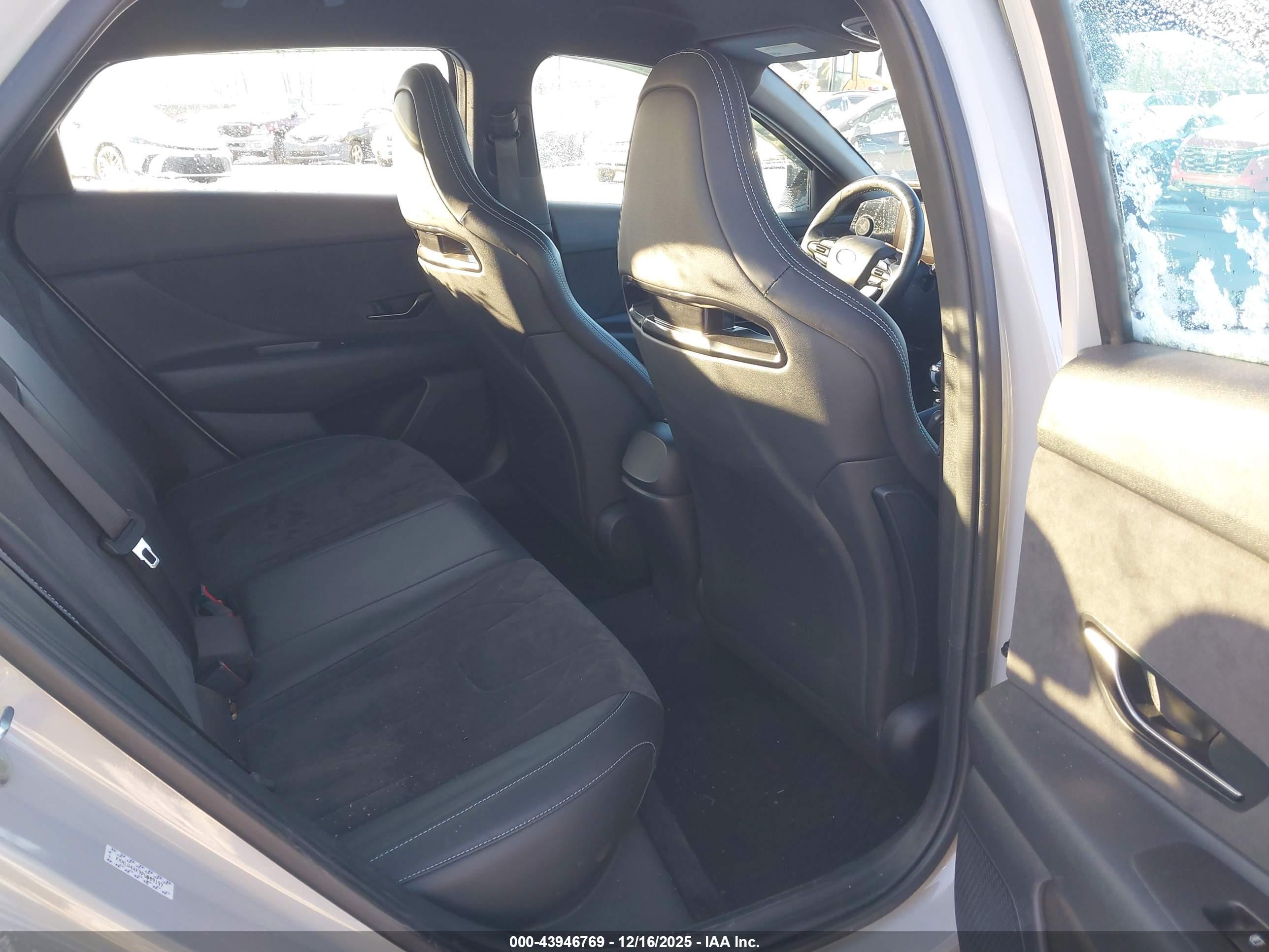 HYUNDAI ELANTRA image 8