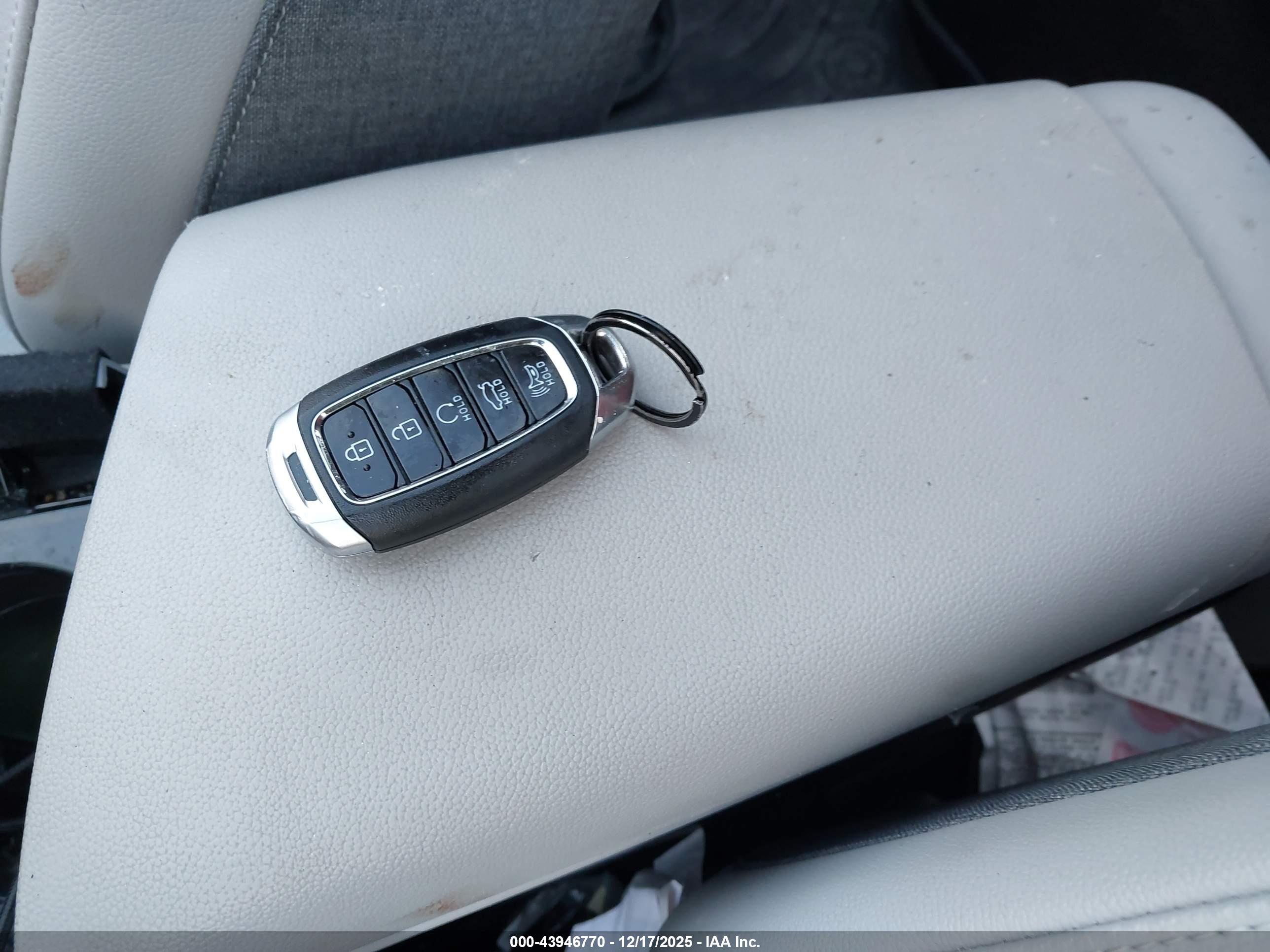 HYUNDAI ELANTRA image 11
