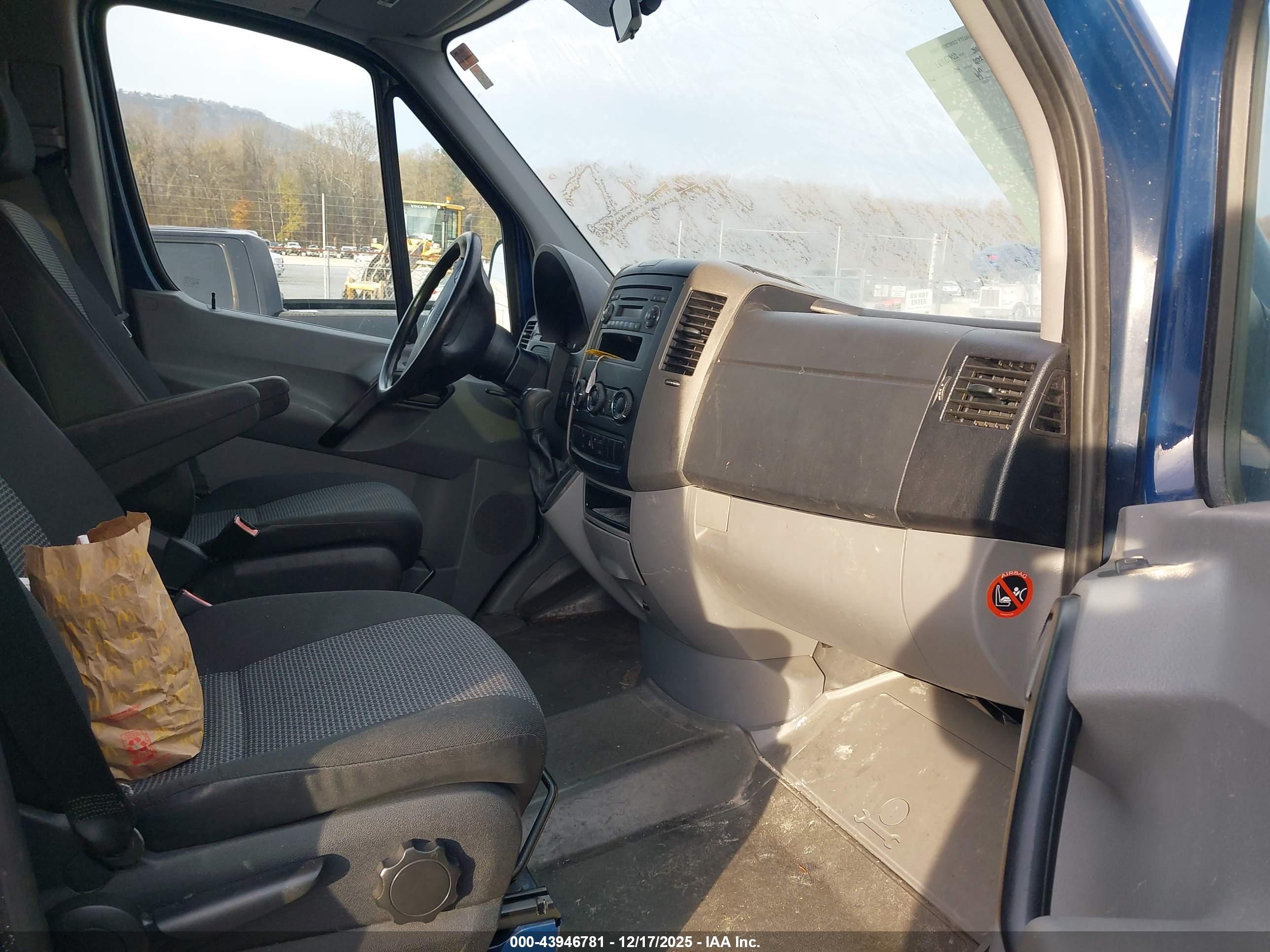 MERCEDES-BENZ SPRINTER image 5