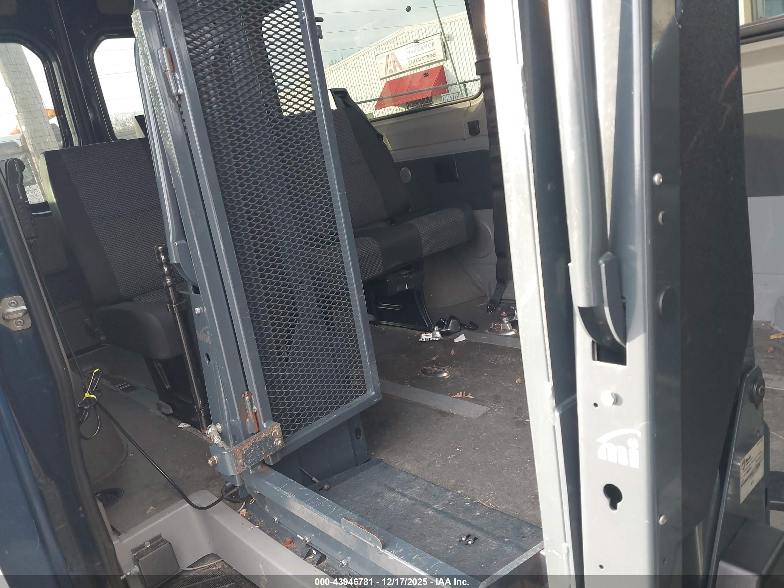 MERCEDES-BENZ SPRINTER image 8