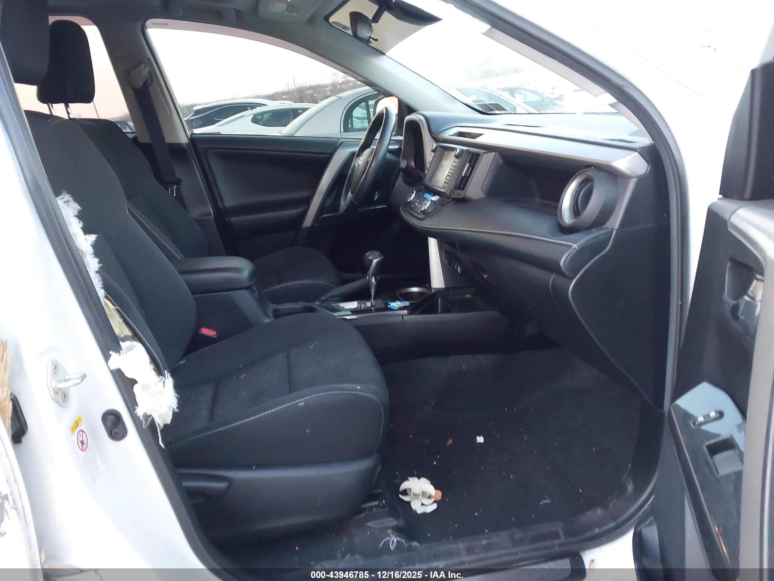 TOYOTA RAV4 image 5