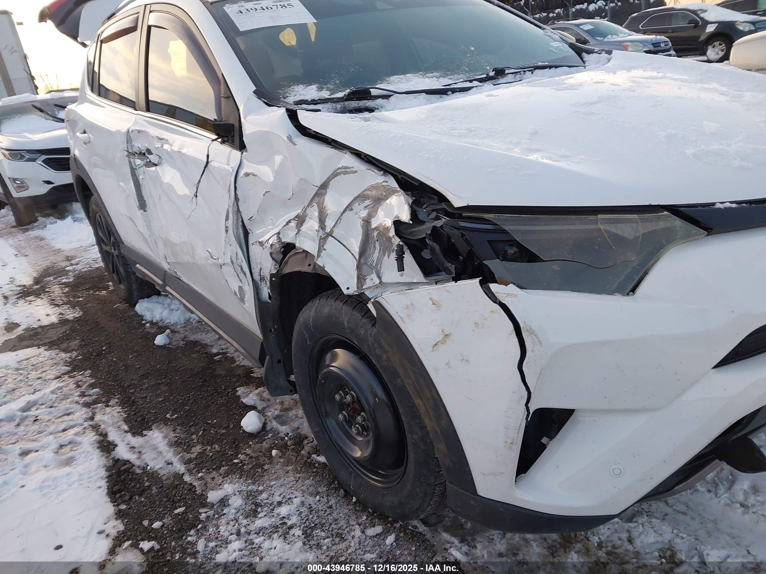TOYOTA RAV4 image 6