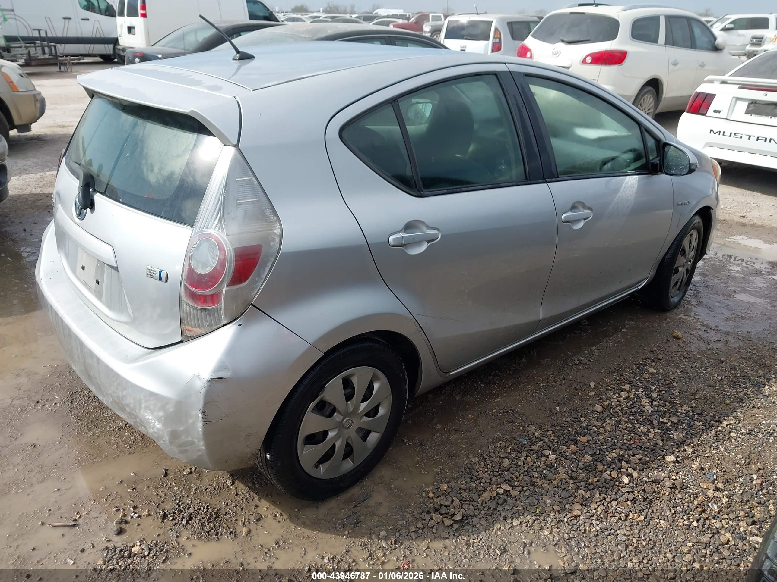 TOYOTA PRIUS image 4