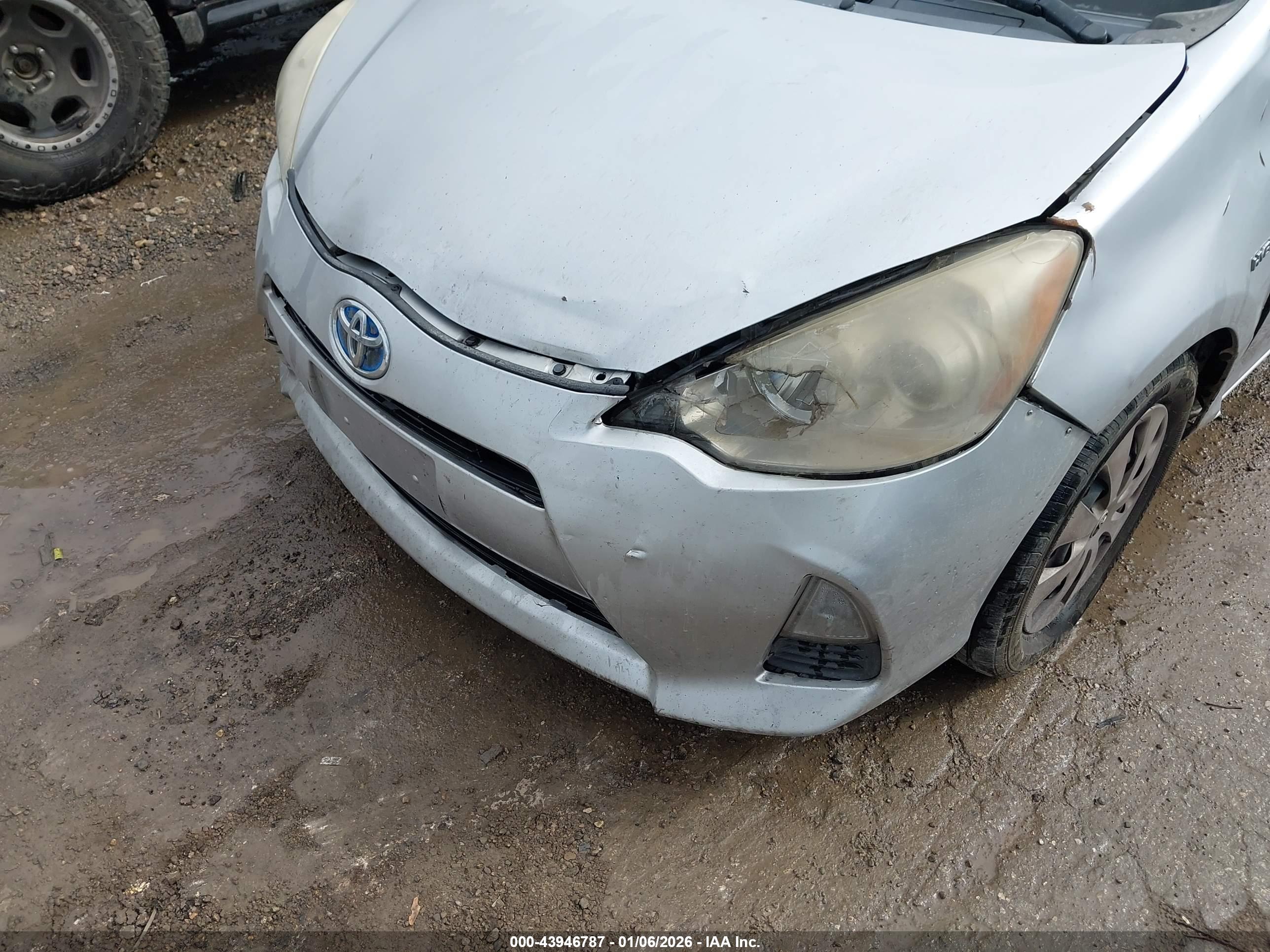 TOYOTA PRIUS image 6