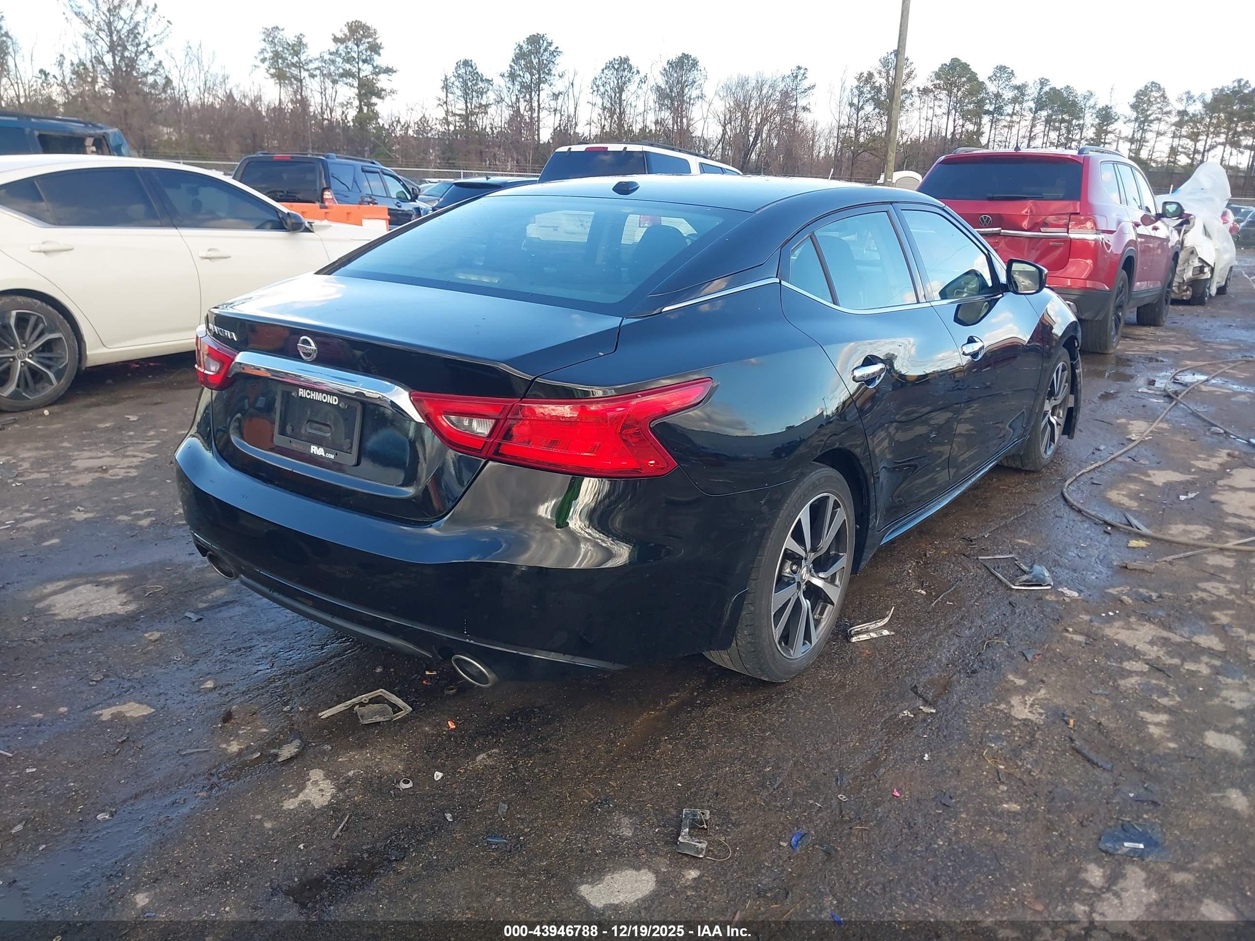 NISSAN MAXIMA image 4