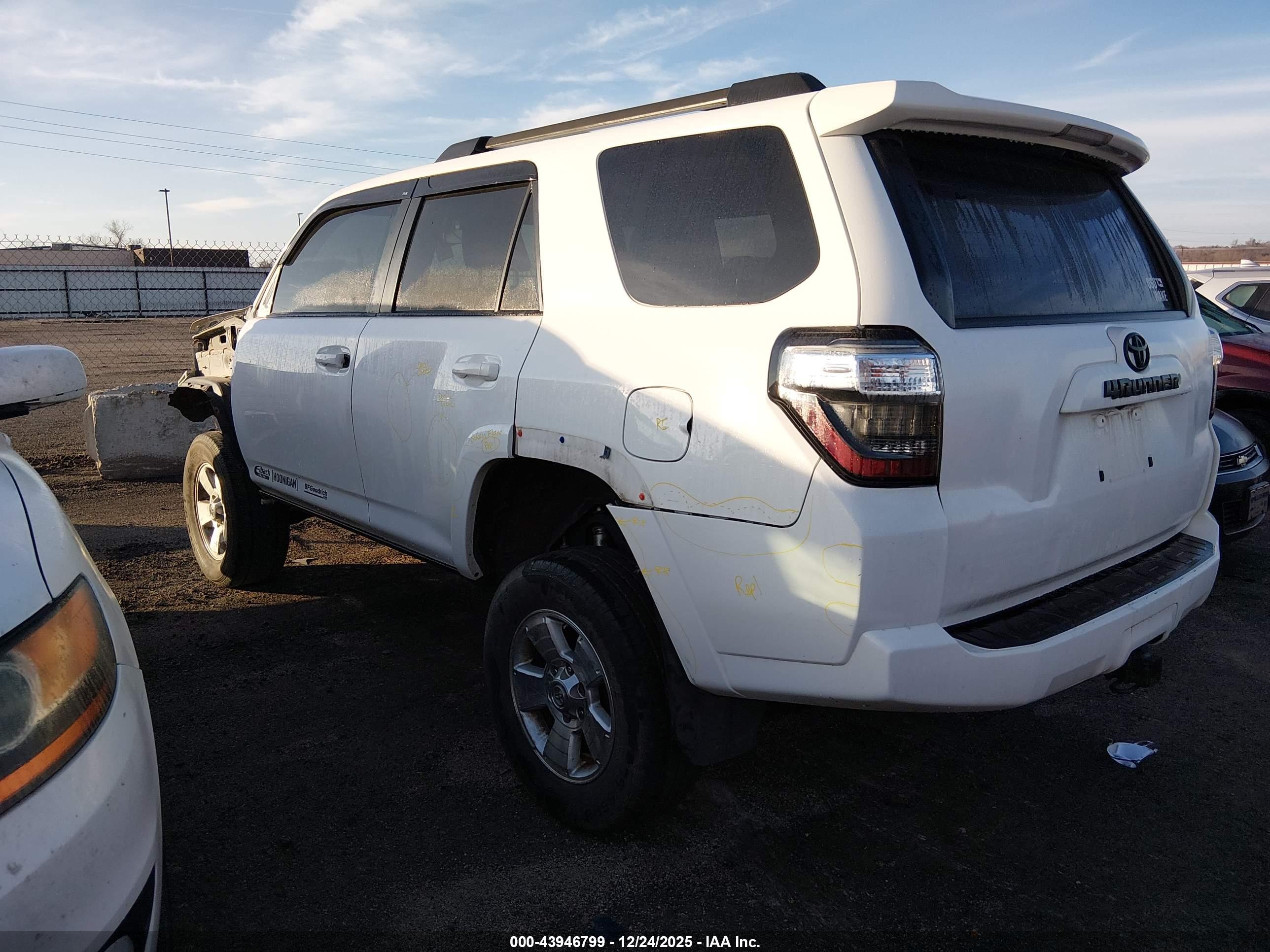 TOYOTA 4RUNNER image 3