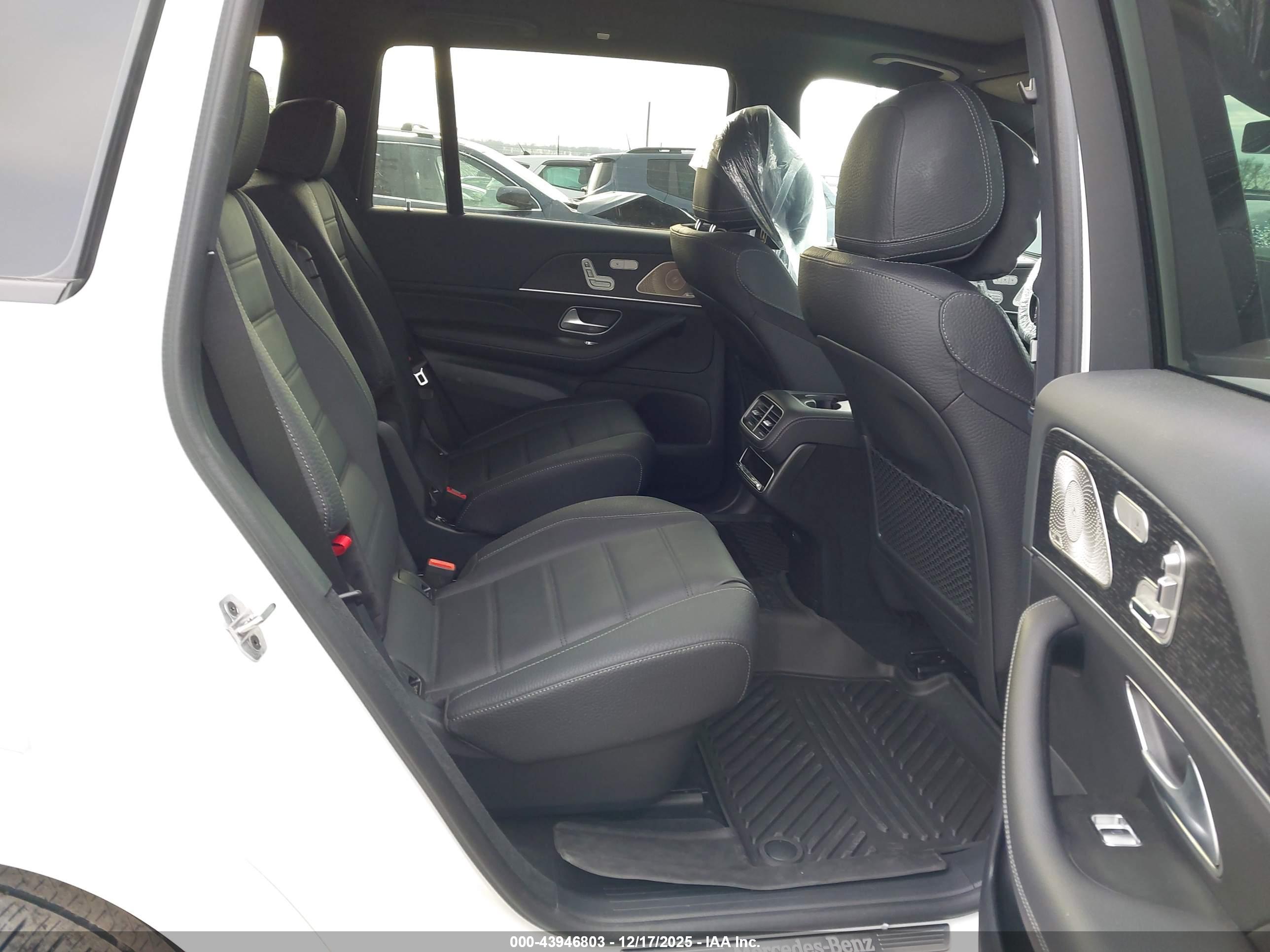 MERCEDES-BENZ GLS image 8