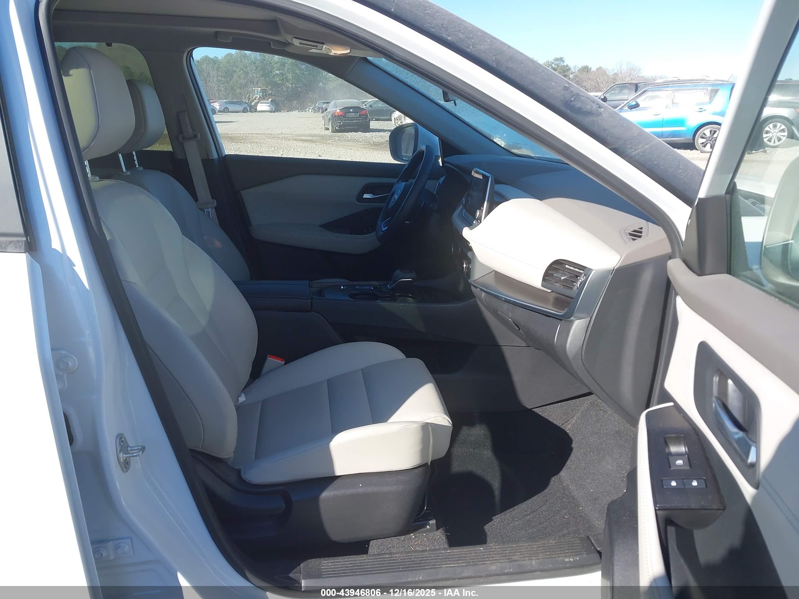 NISSAN ROGUE image 5