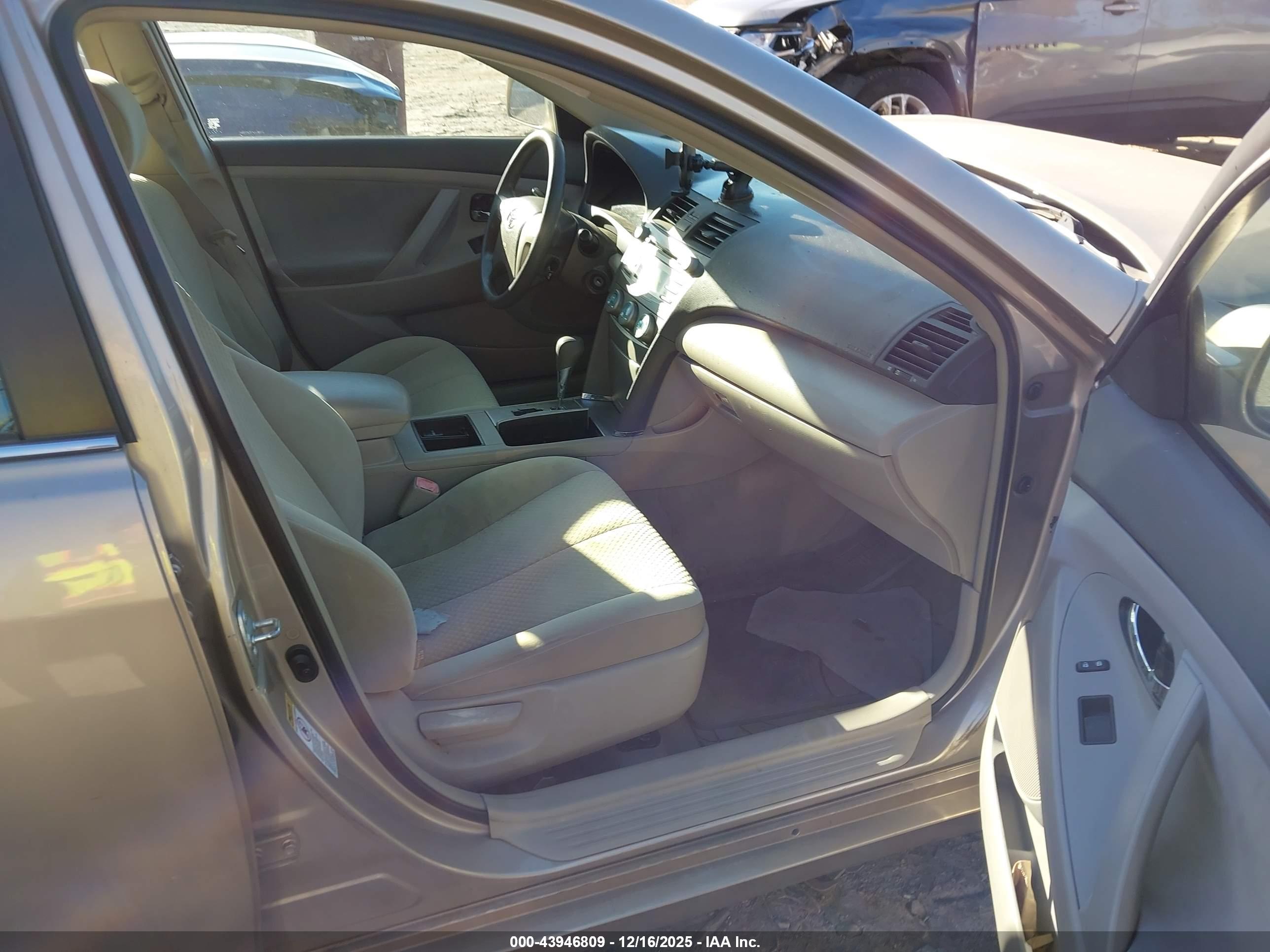 TOYOTA CAMRY image 5