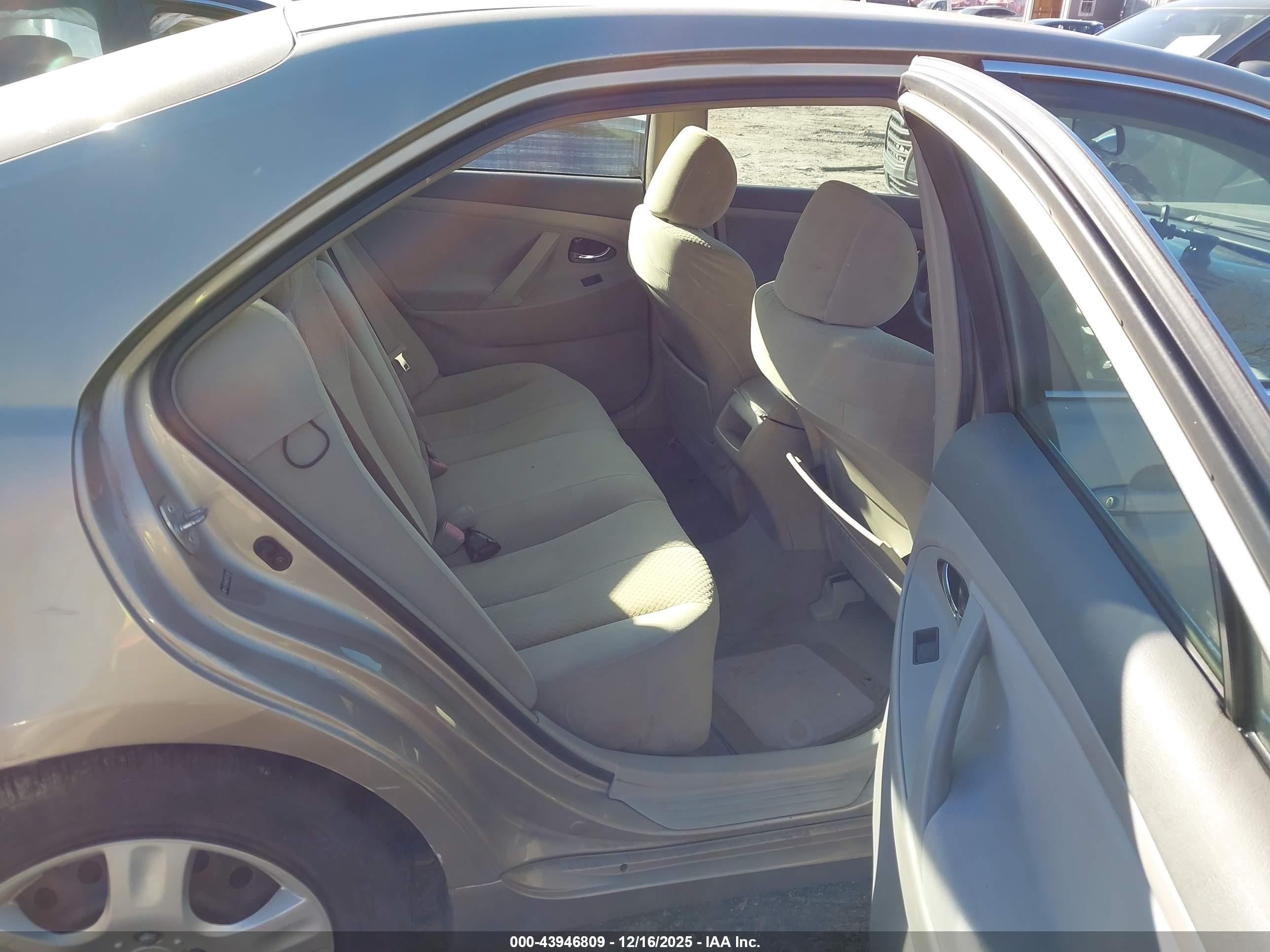 TOYOTA CAMRY image 8