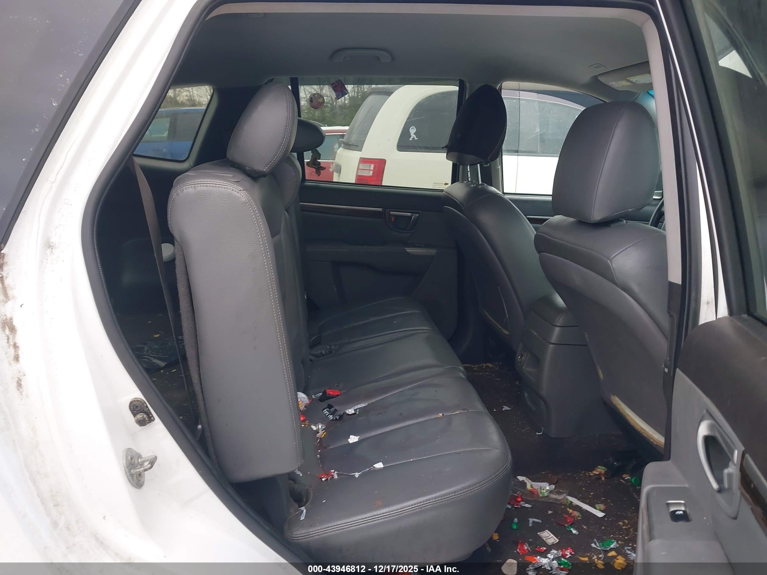 HYUNDAI SANTA image 8