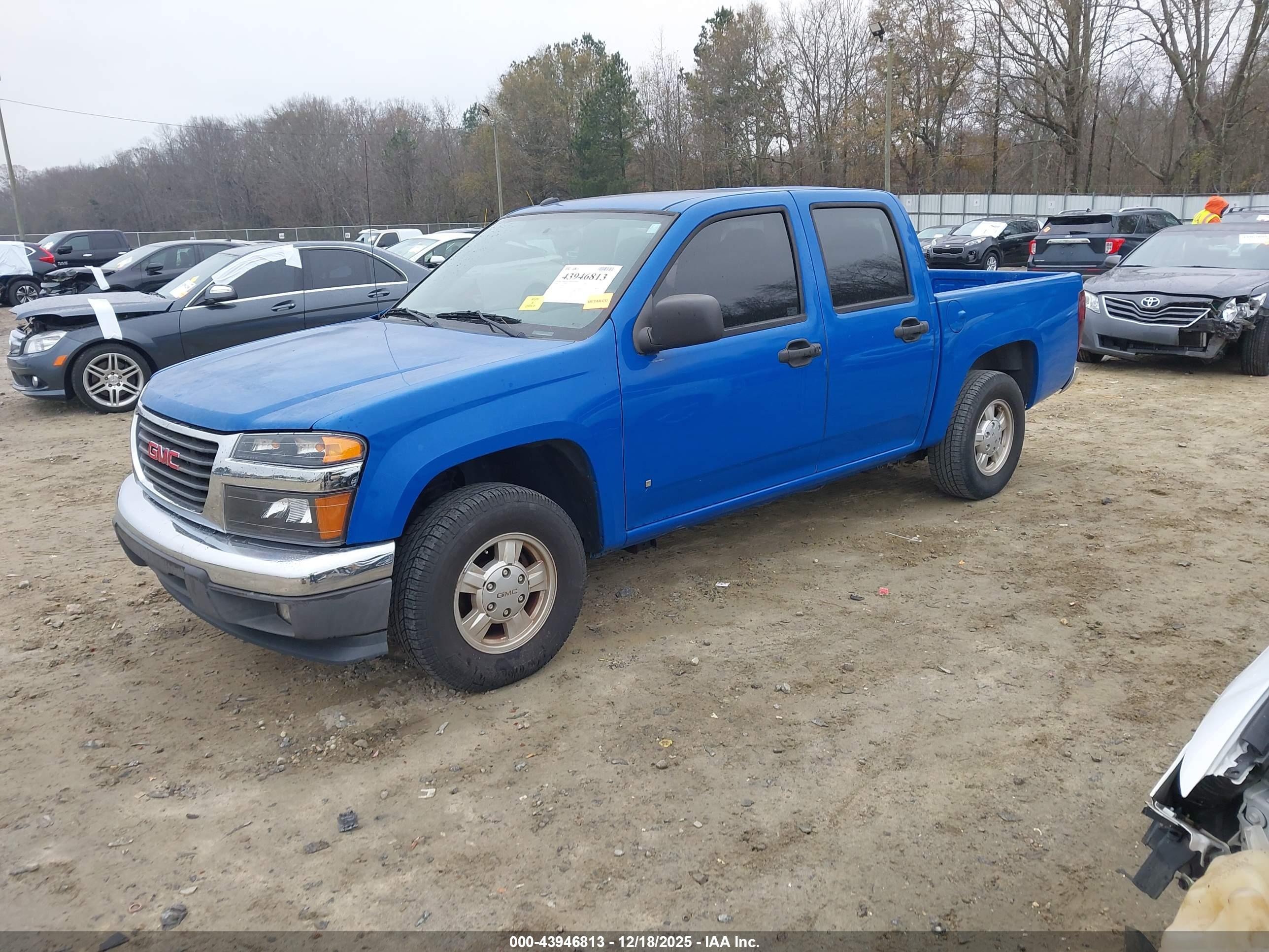 GMC CANYON image 2