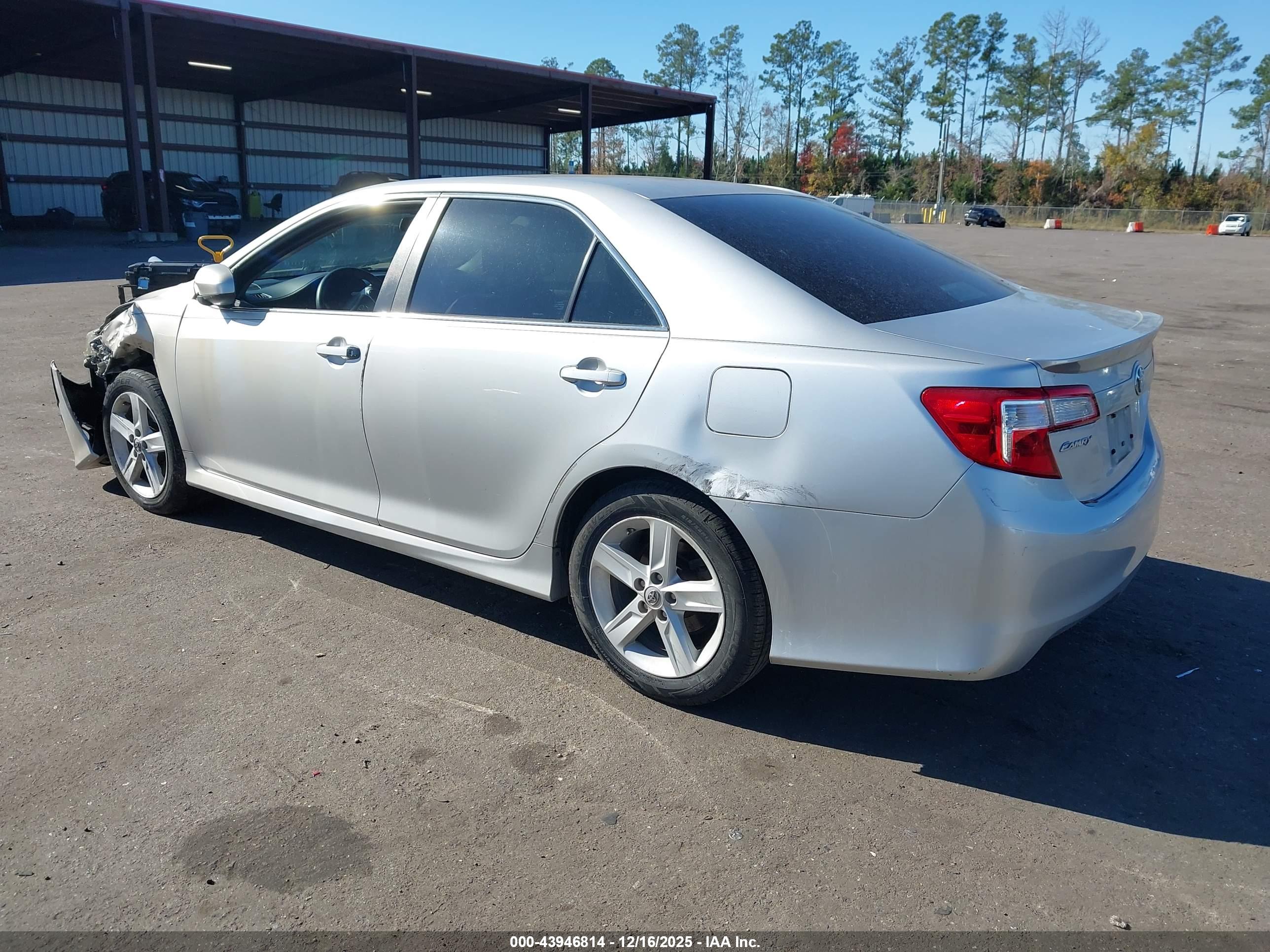 TOYOTA CAMRY image 3