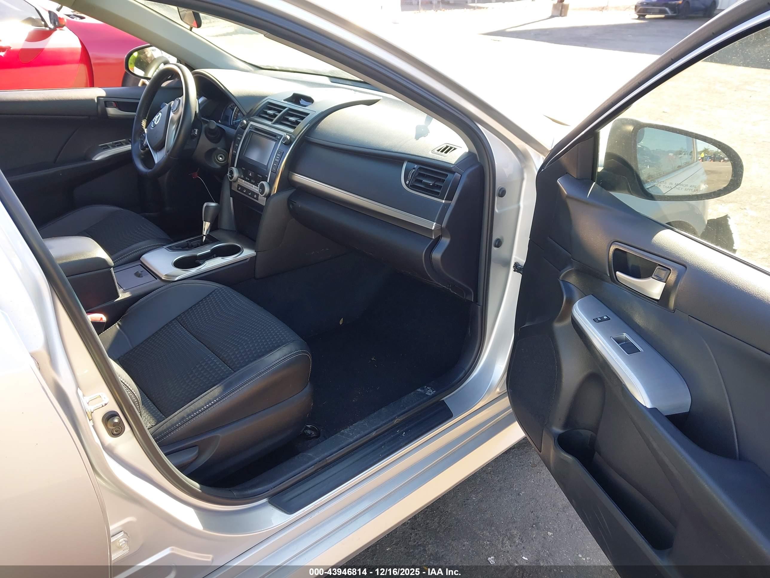 TOYOTA CAMRY image 5