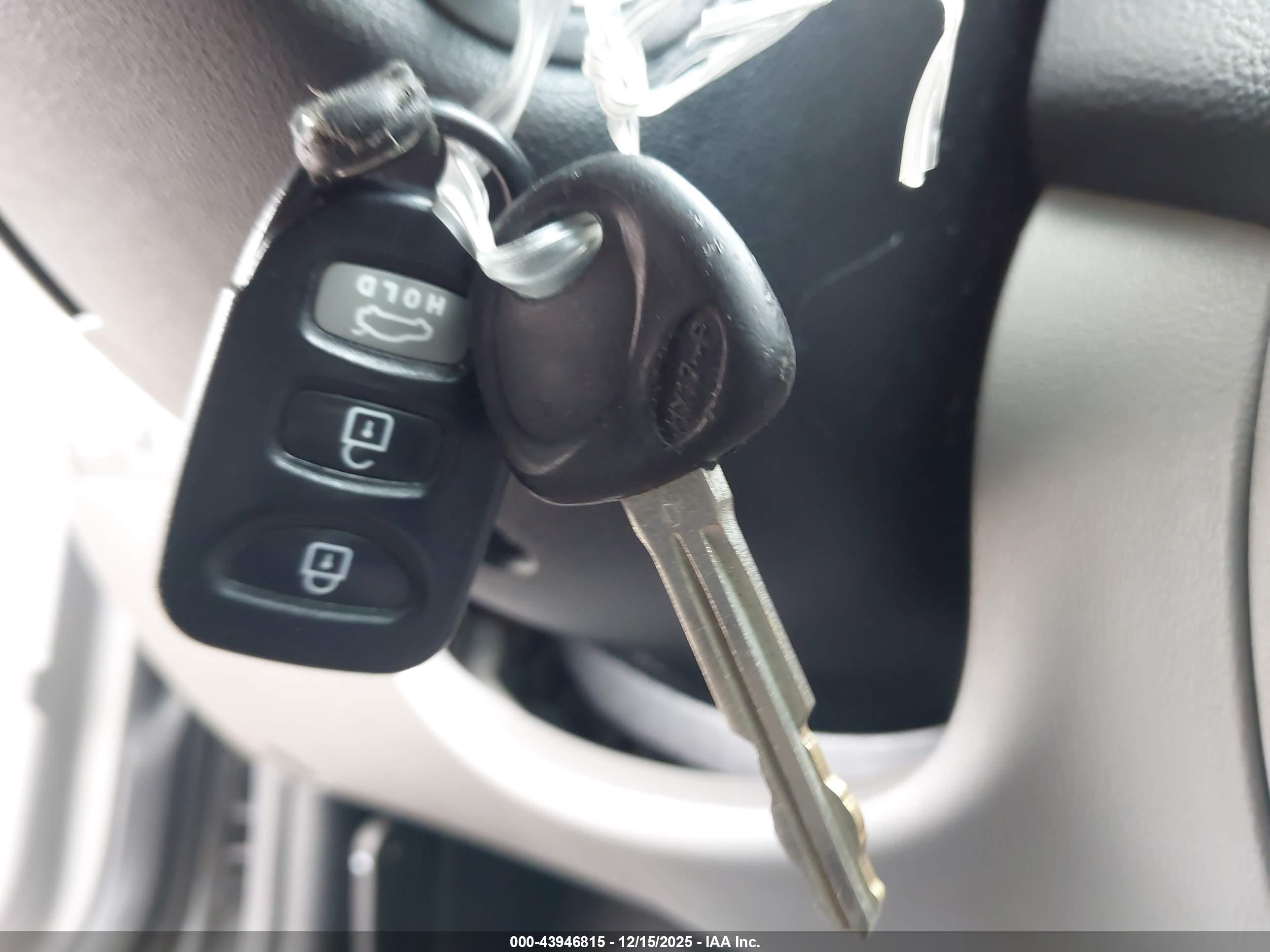 HYUNDAI ELANTRA image 11