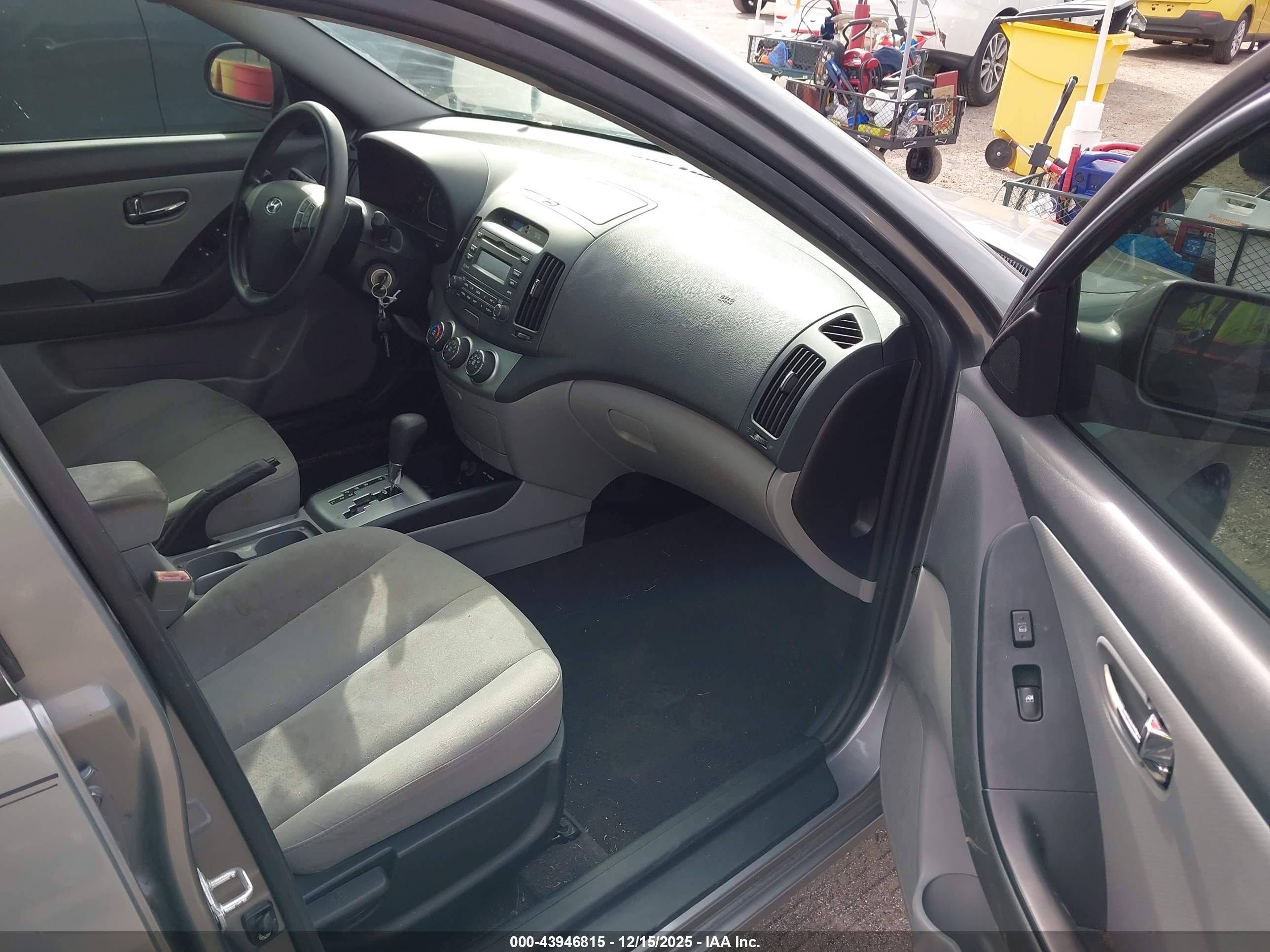 HYUNDAI ELANTRA image 5