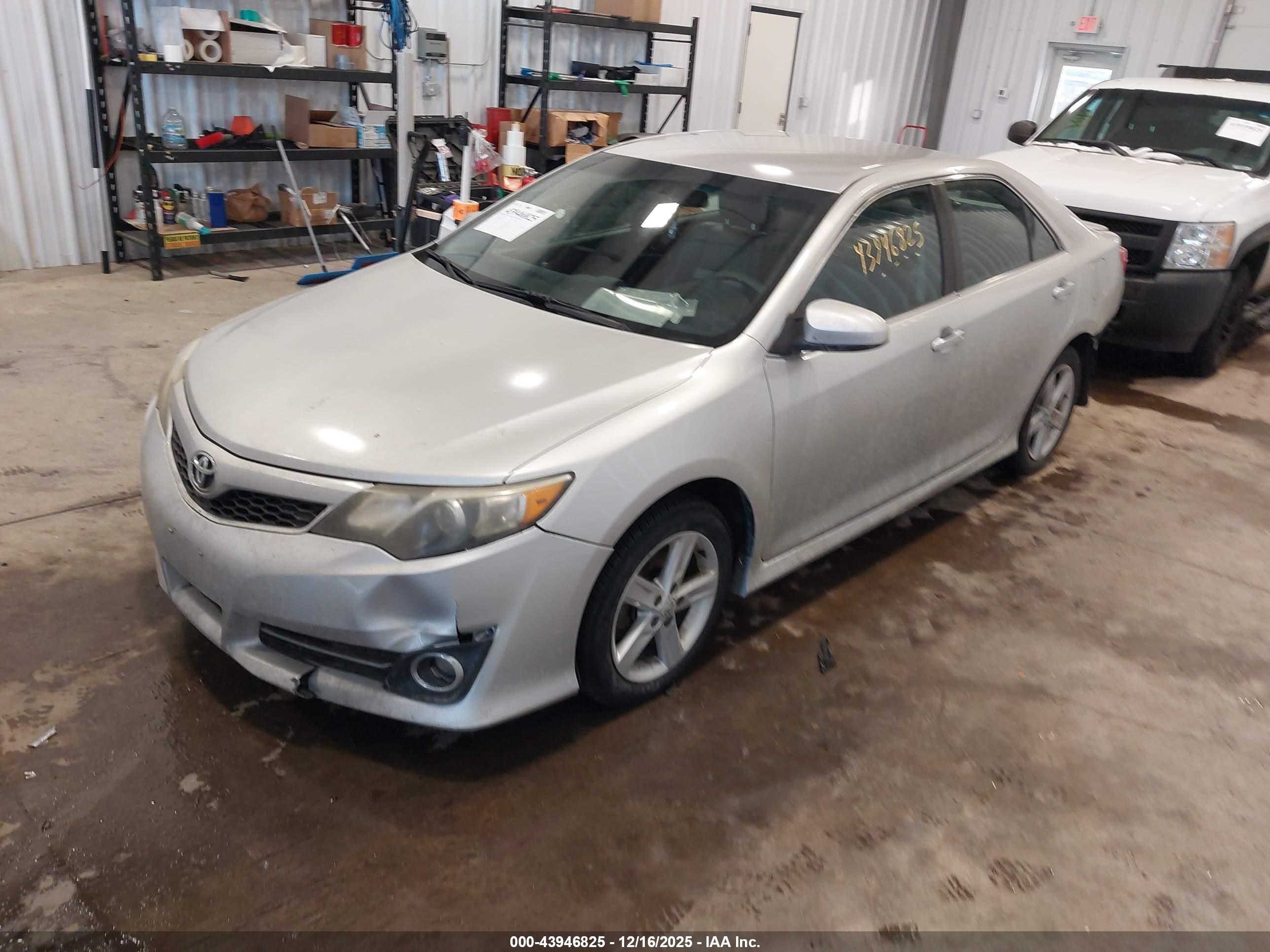 TOYOTA CAMRY image 2