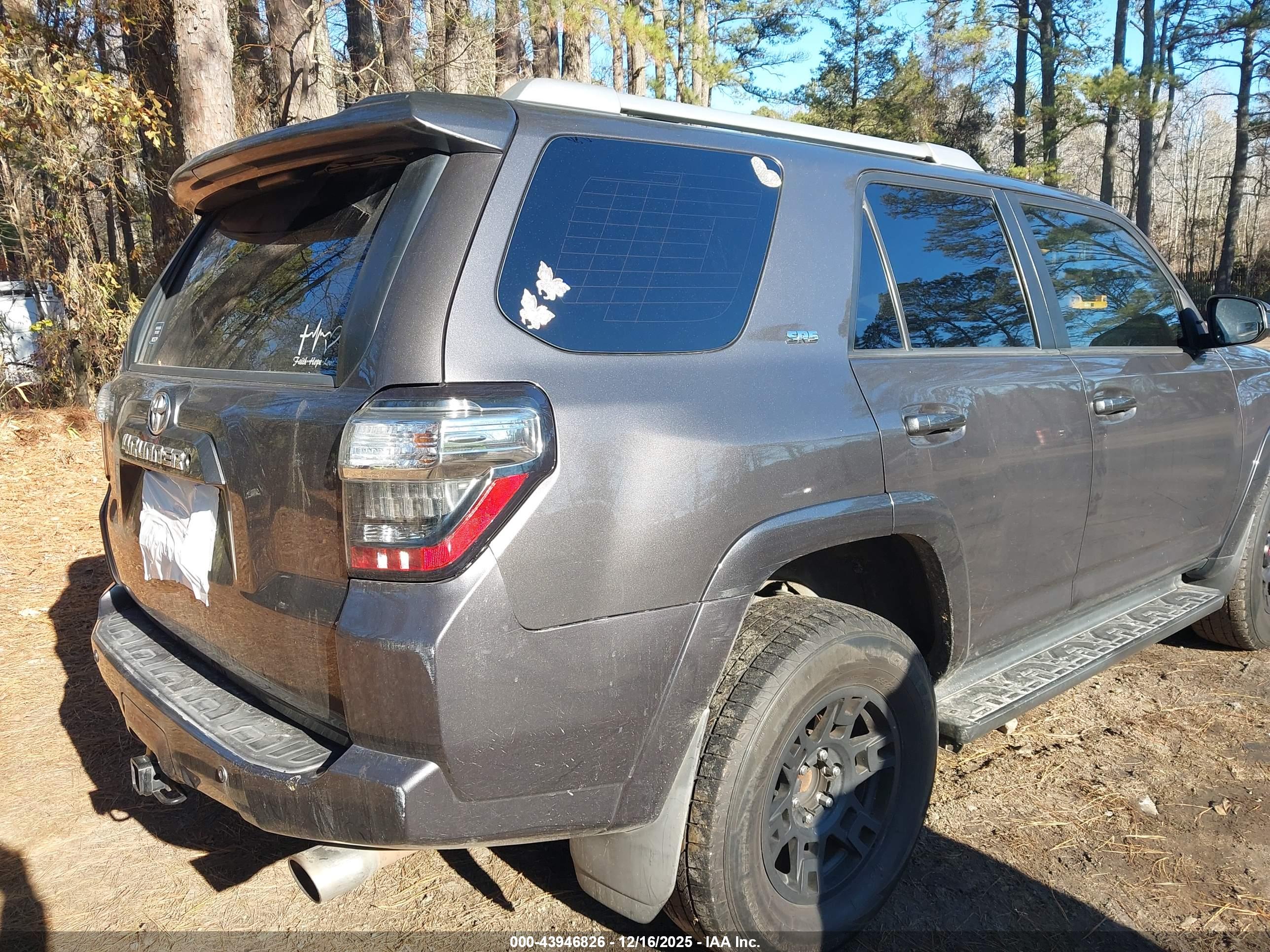 TOYOTA 4RUNNER image 6