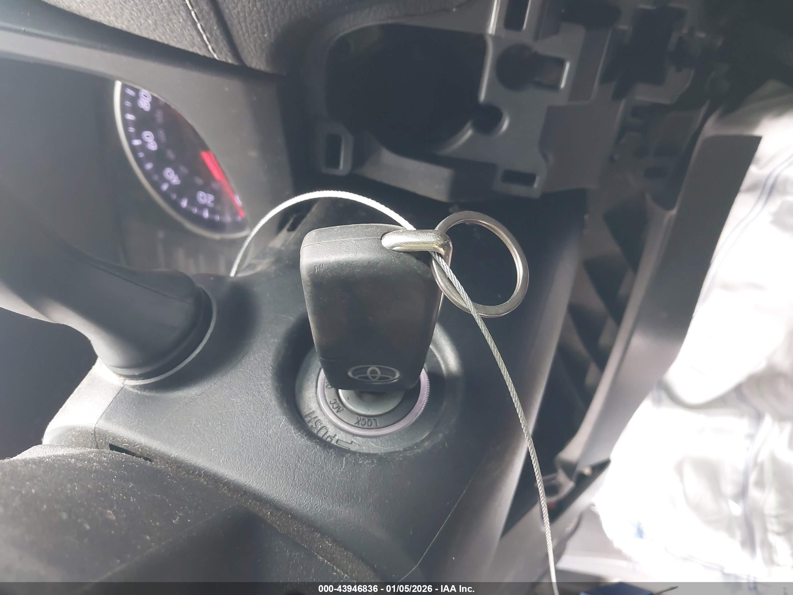 TOYOTA RAV4 image 11