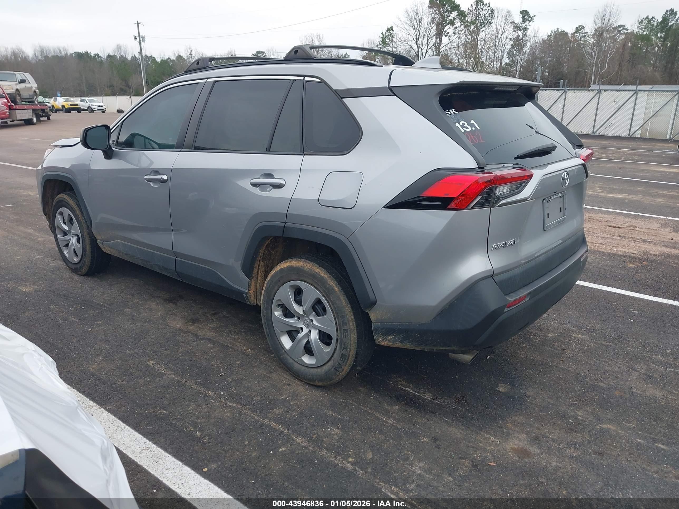 TOYOTA RAV4 image 3