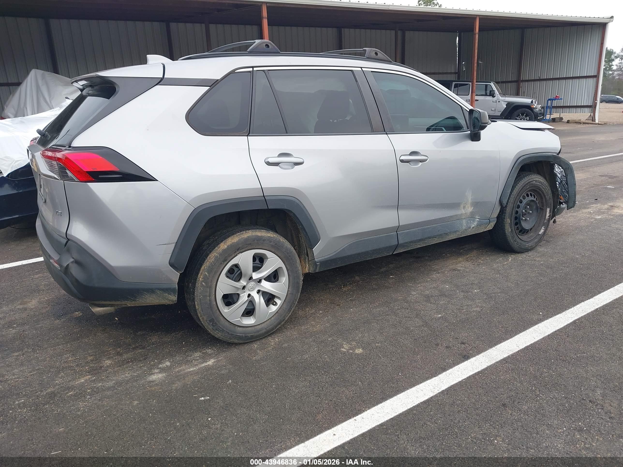 TOYOTA RAV4 image 4