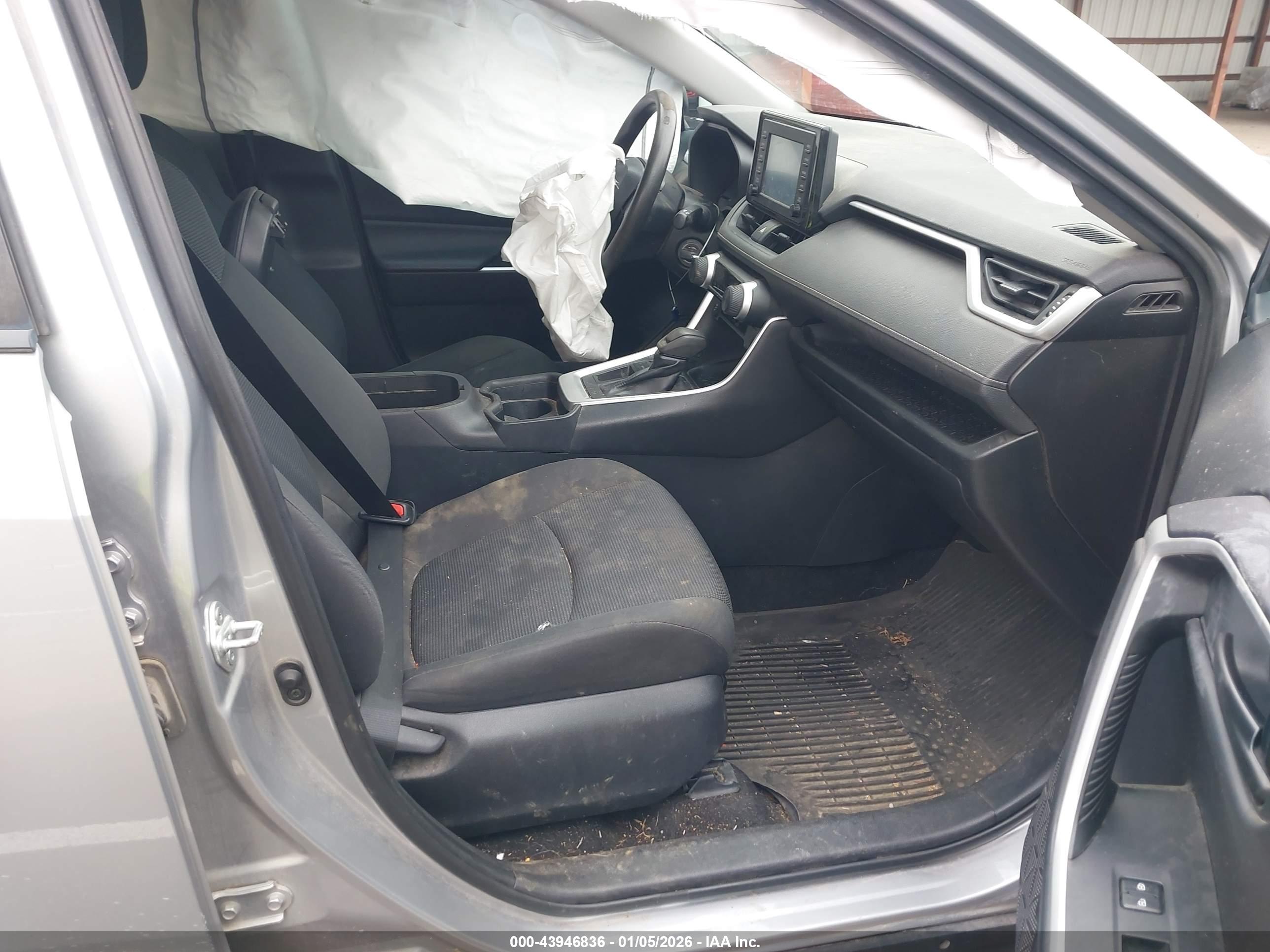 TOYOTA RAV4 image 5