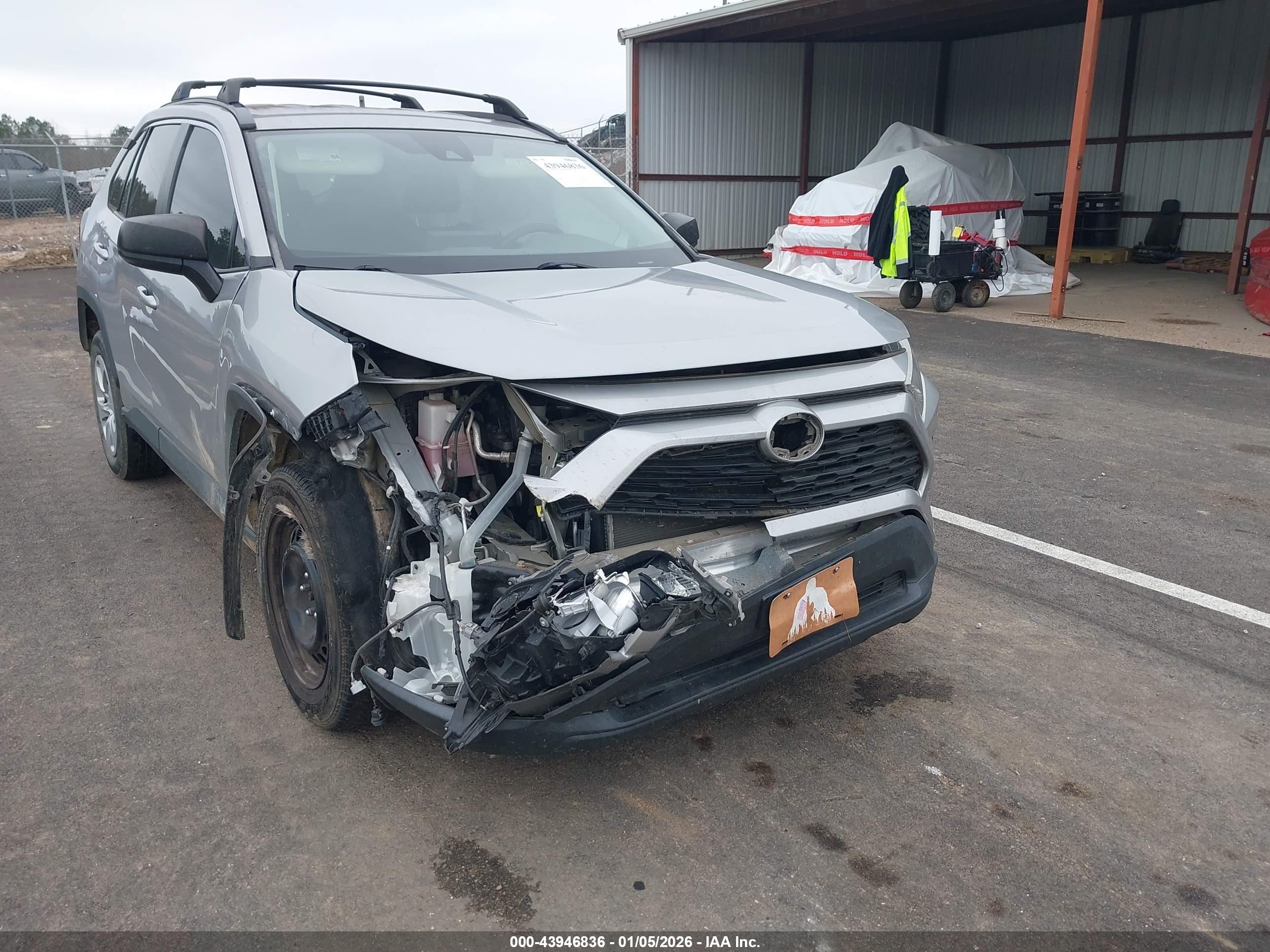 TOYOTA RAV4 image 6