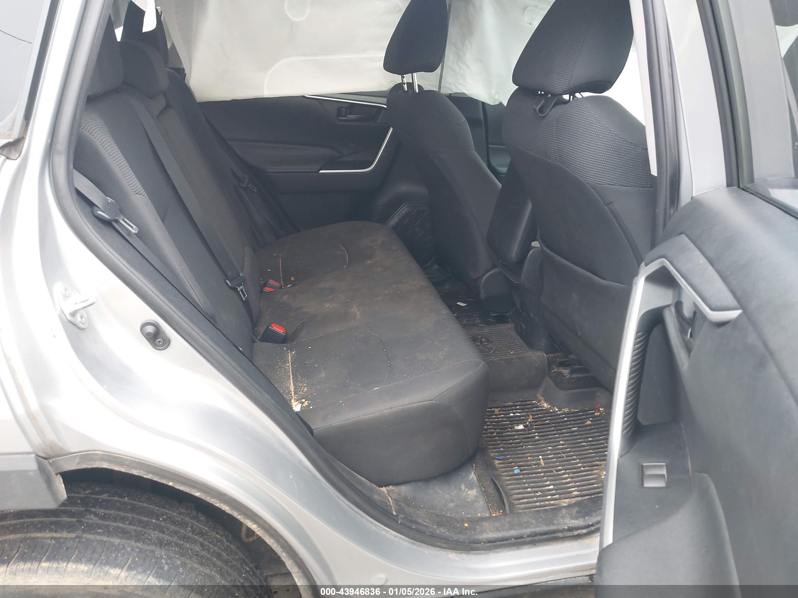 TOYOTA RAV4 image 8