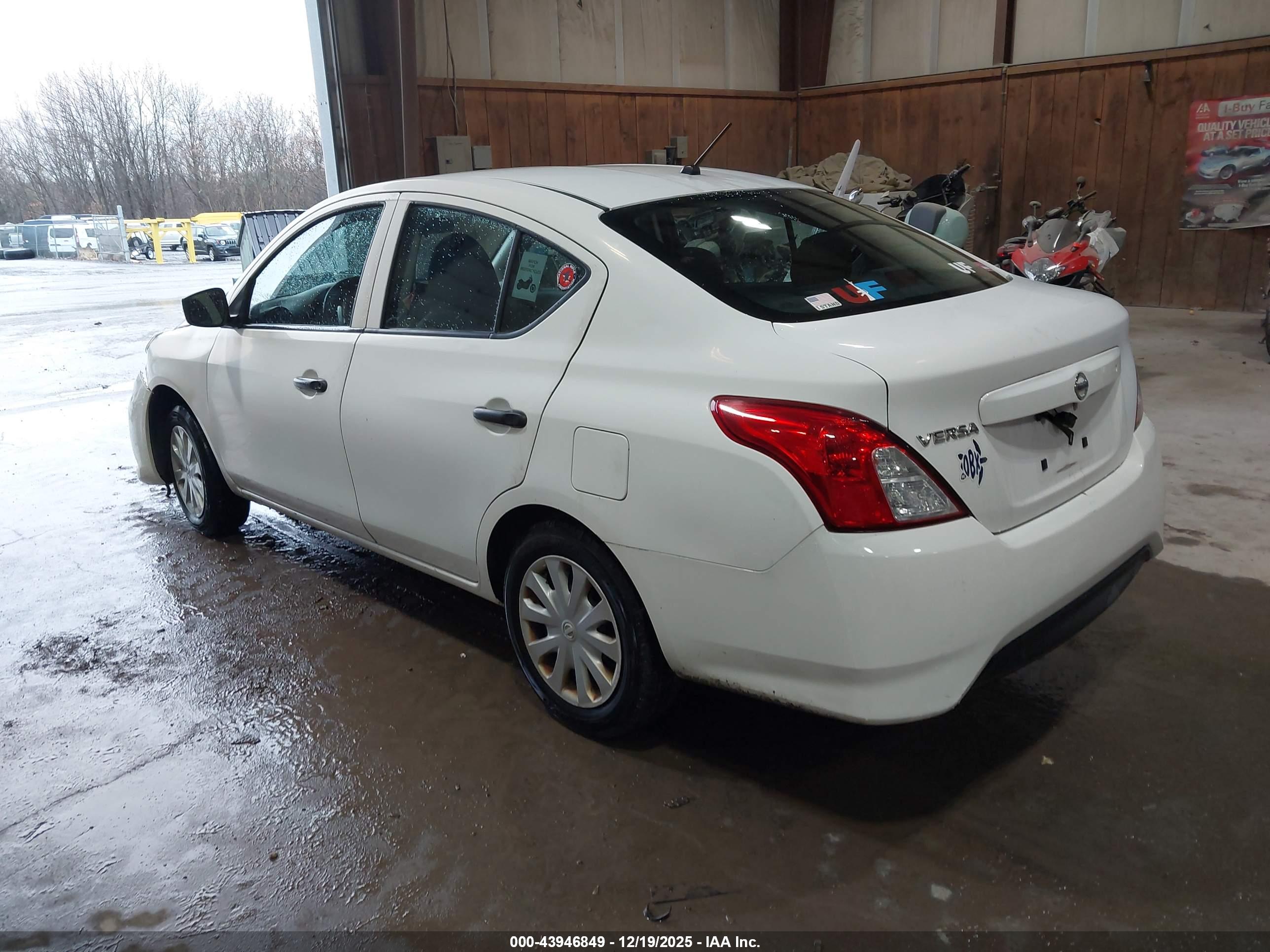 NISSAN VERSA image 3