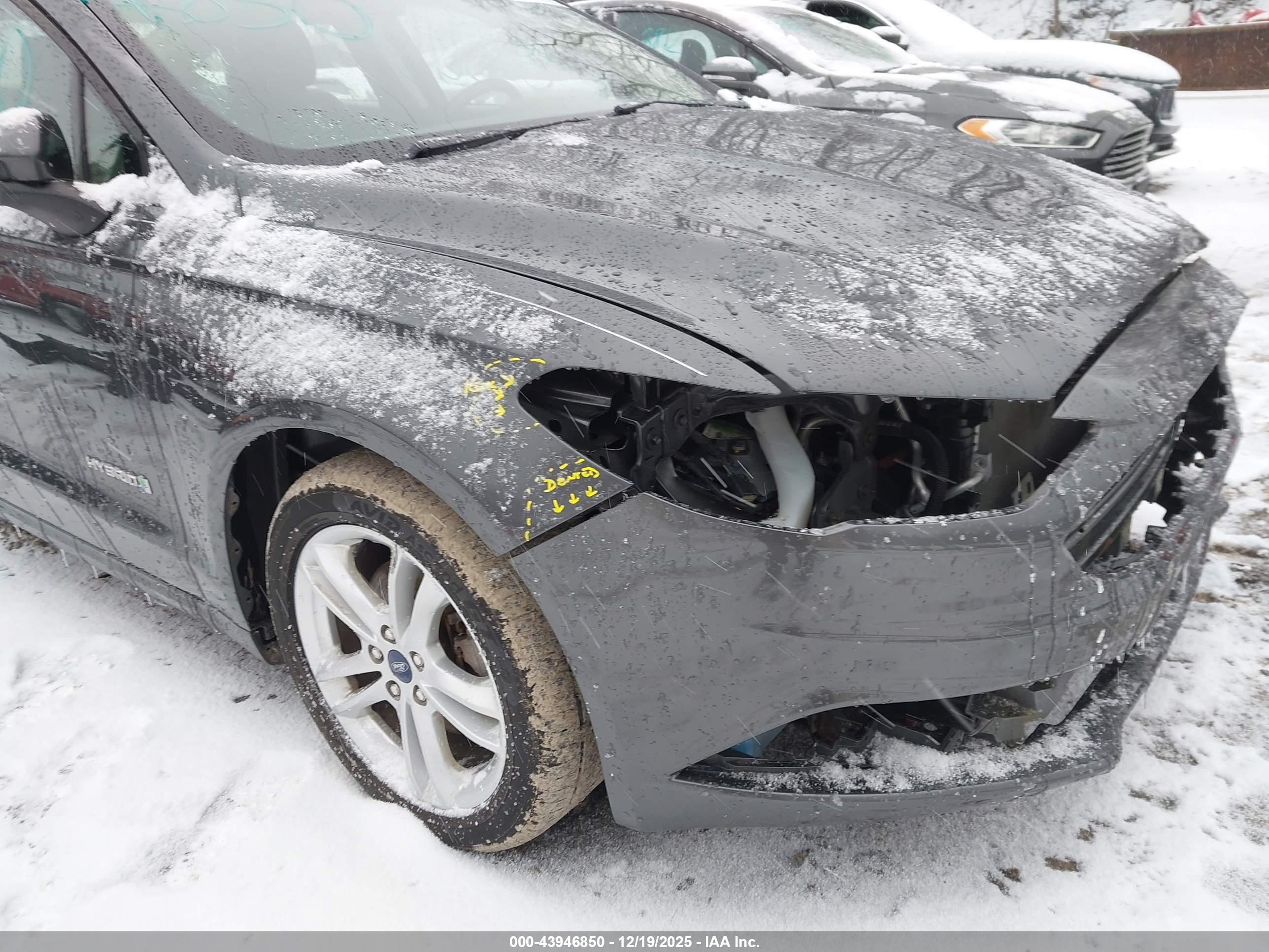 FORD FUSION image 6