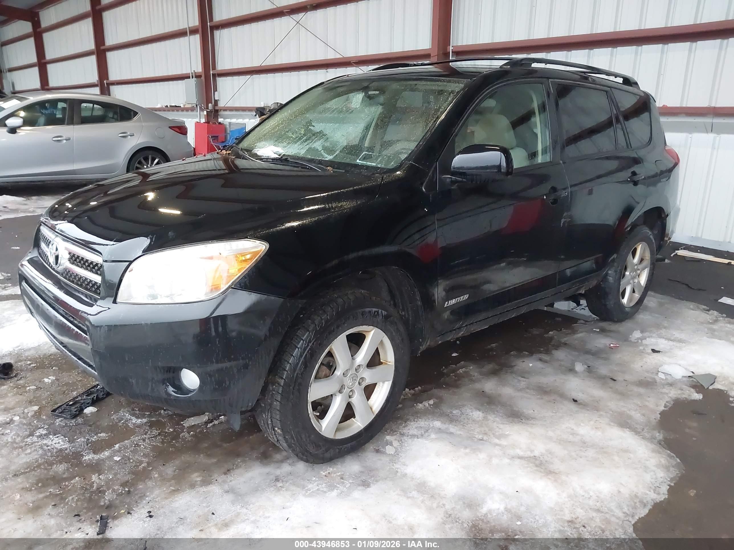 TOYOTA RAV4 image 2