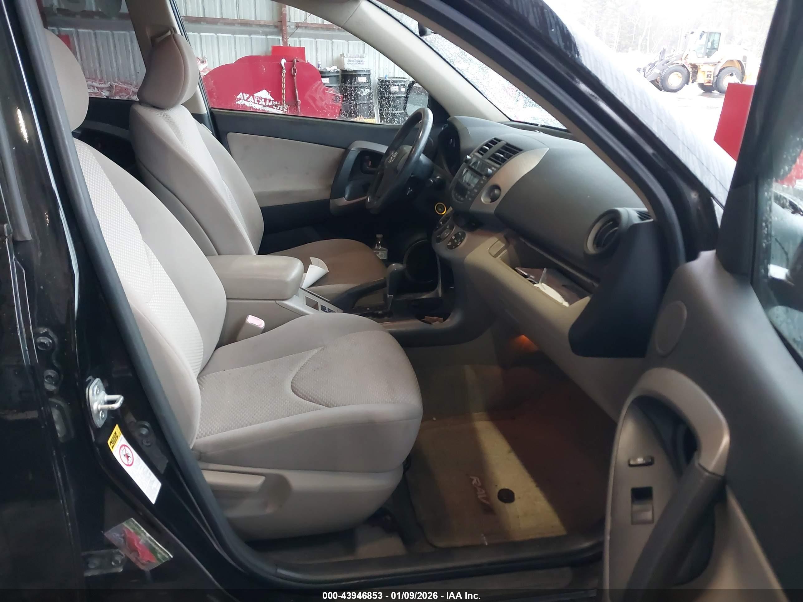 TOYOTA RAV4 image 5