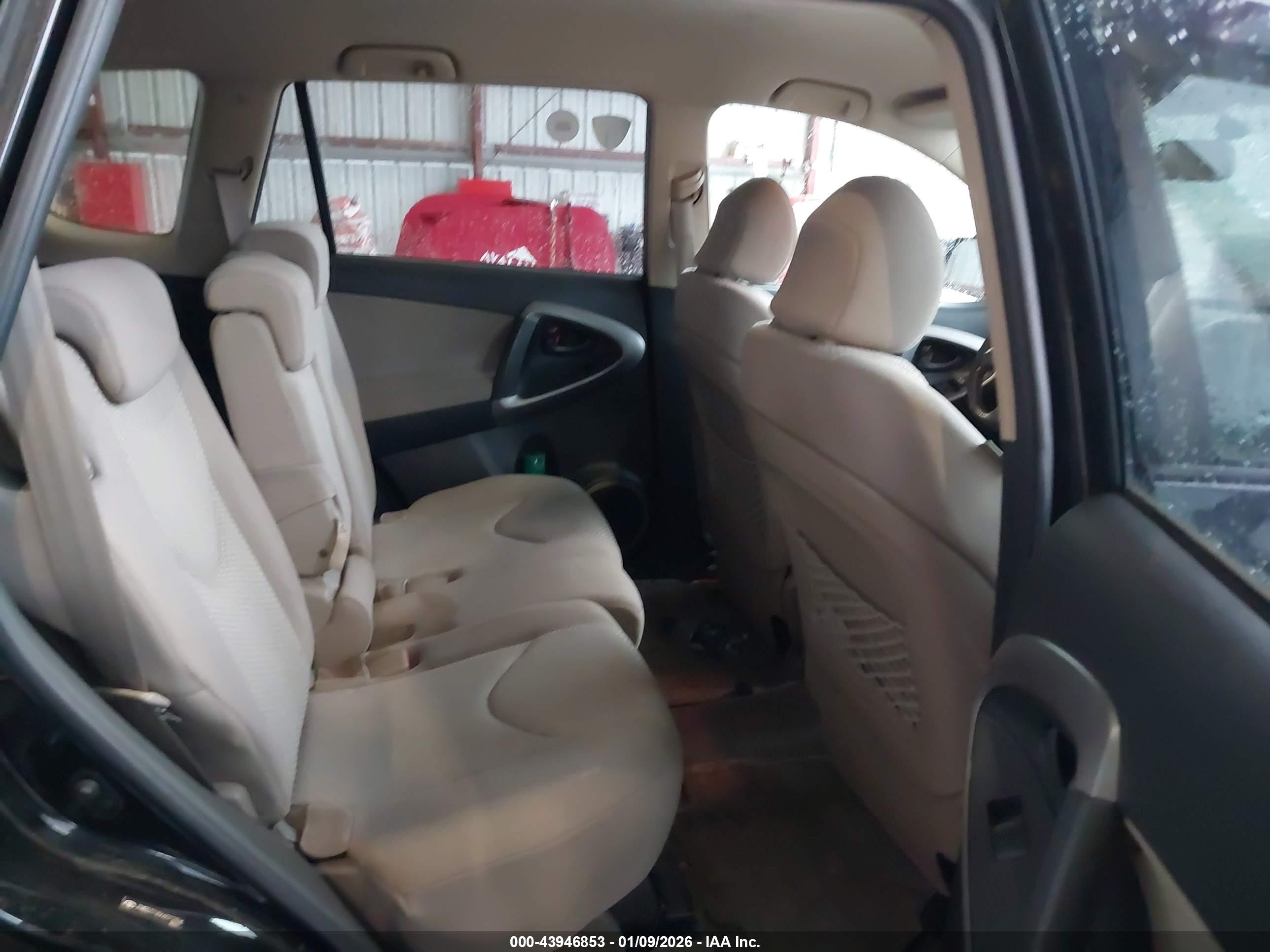 TOYOTA RAV4 image 8