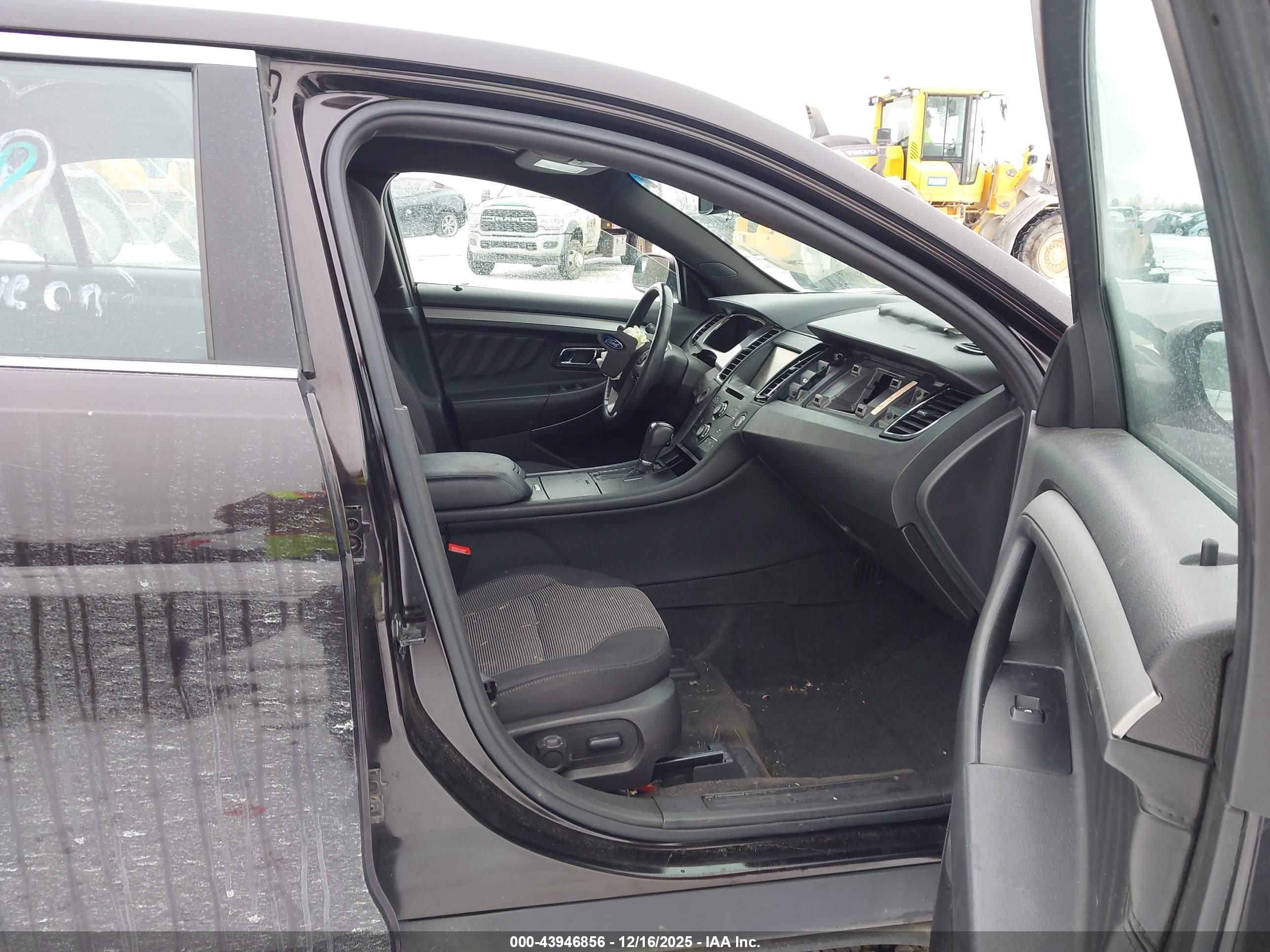 FORD TAURUS image 5