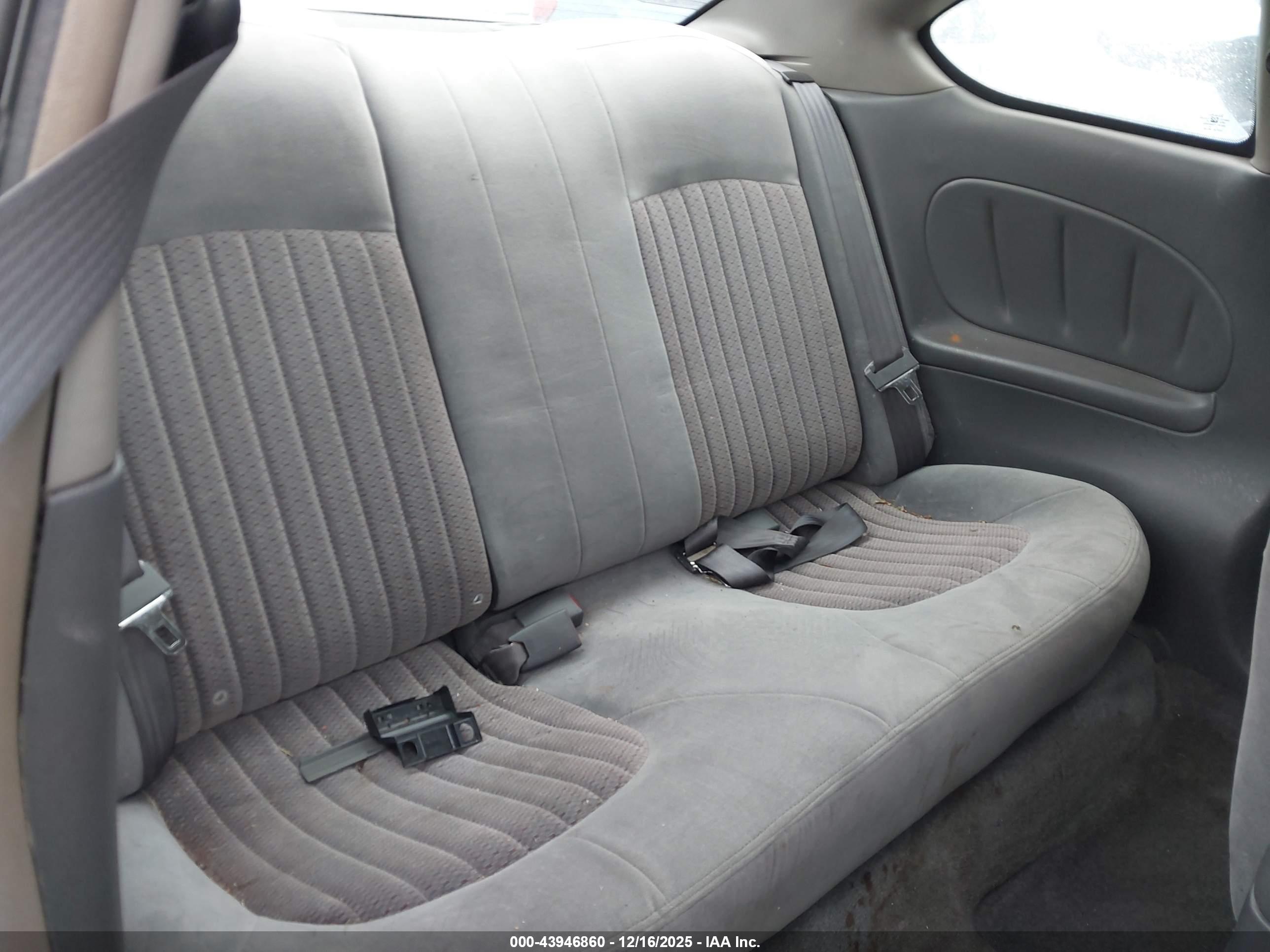 PONTIAC GRAND image 8