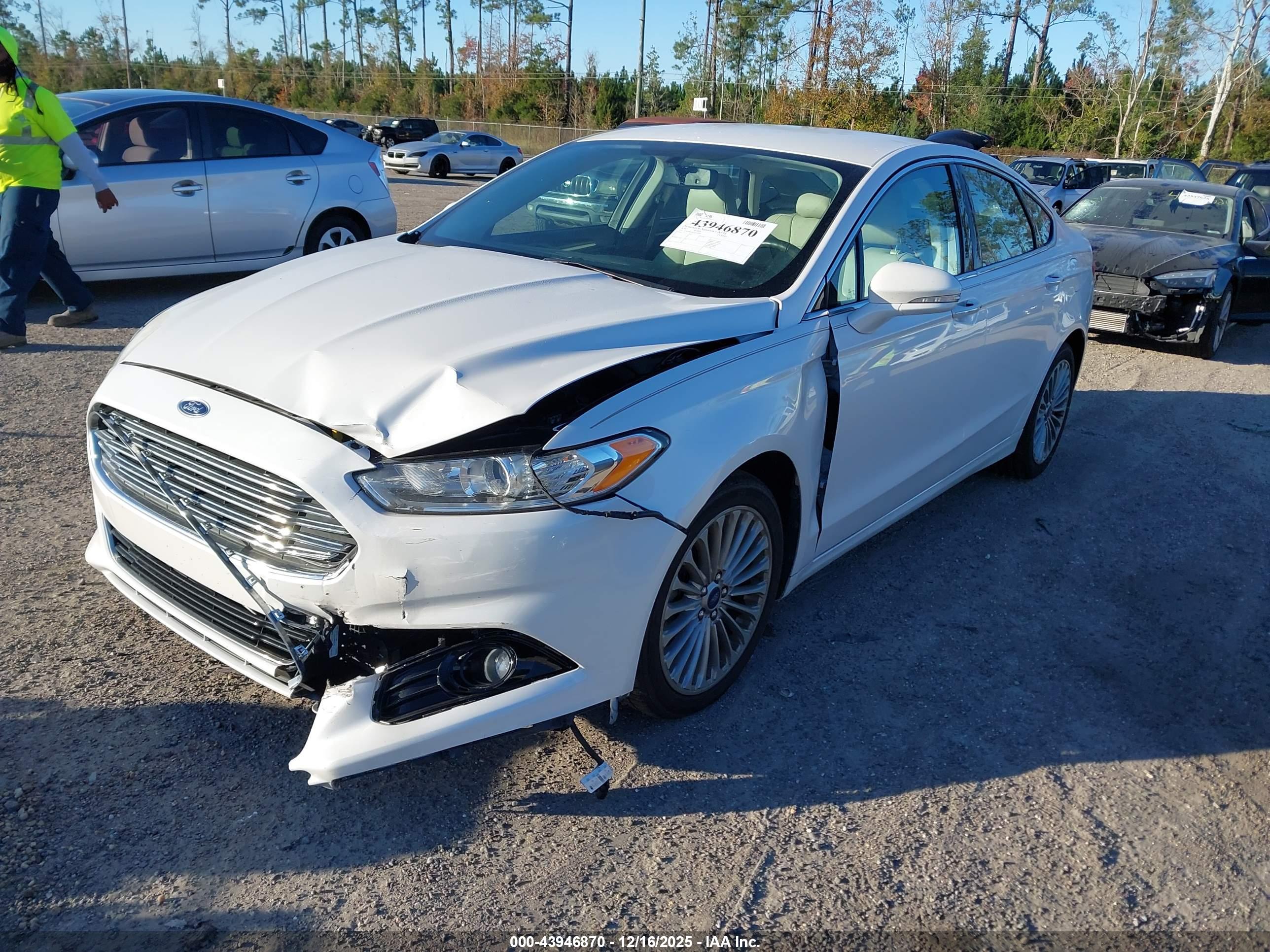 FORD FUSION image 2