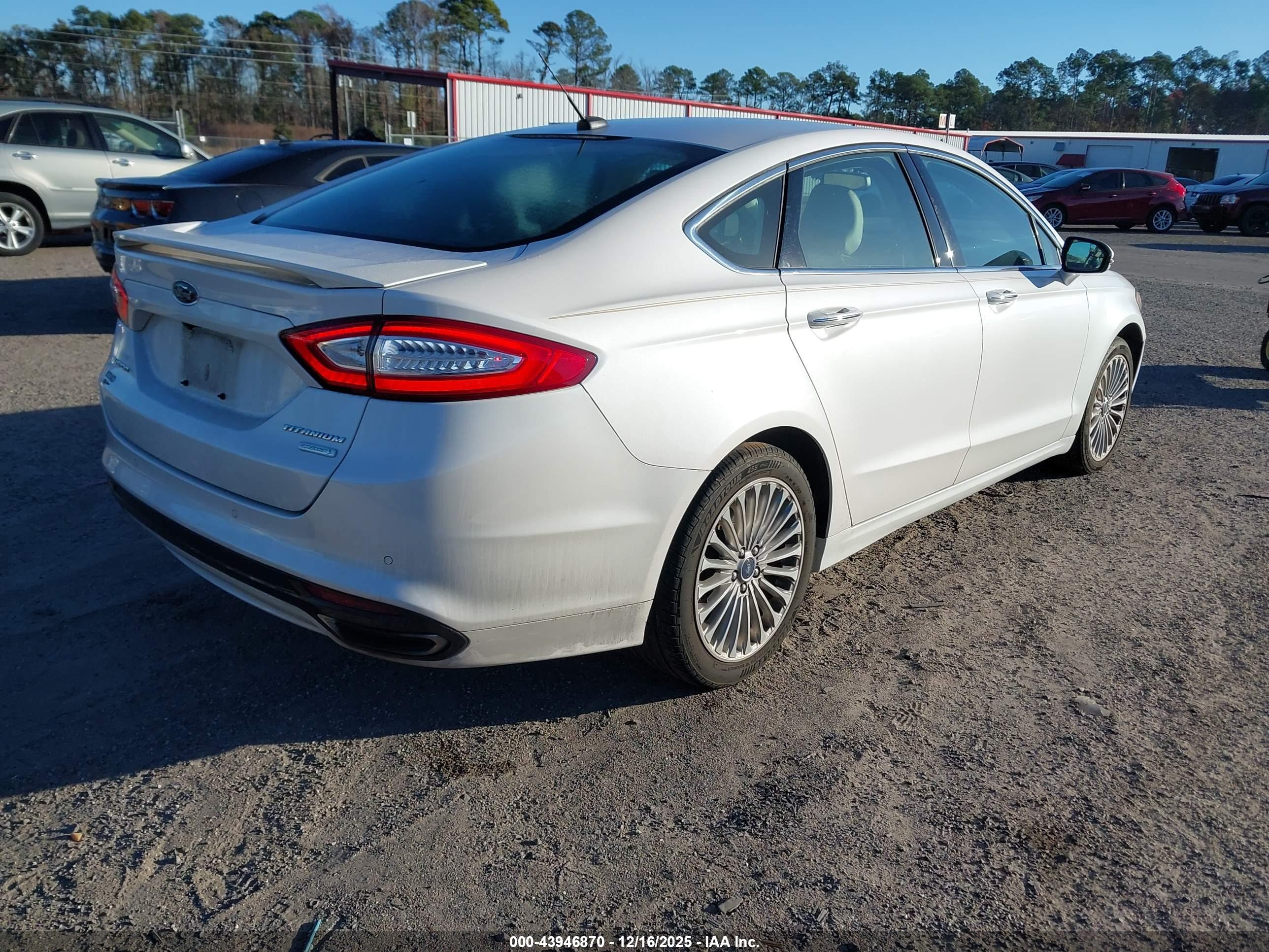 FORD FUSION image 4