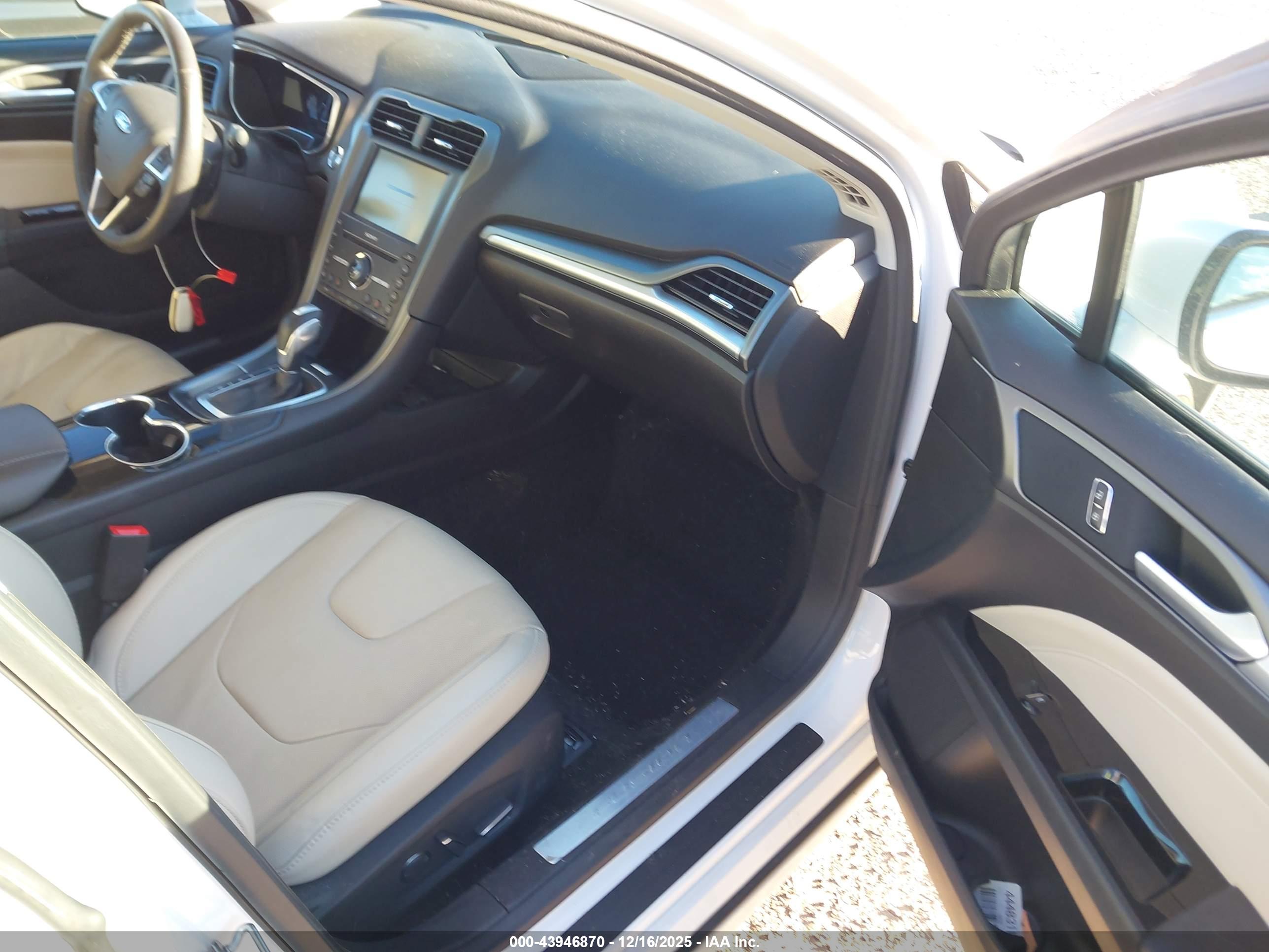FORD FUSION image 5