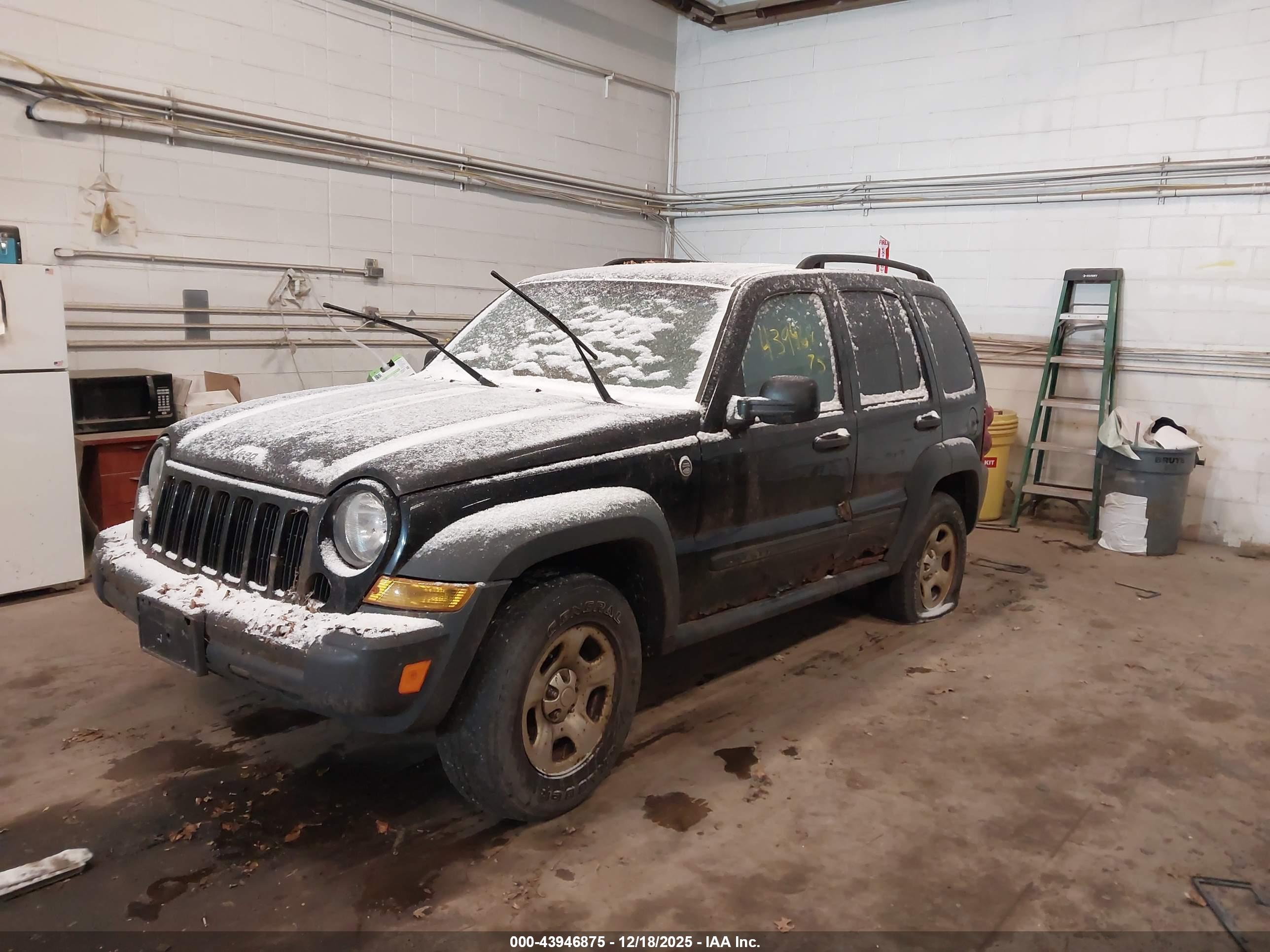 JEEP LIBERTY image 2