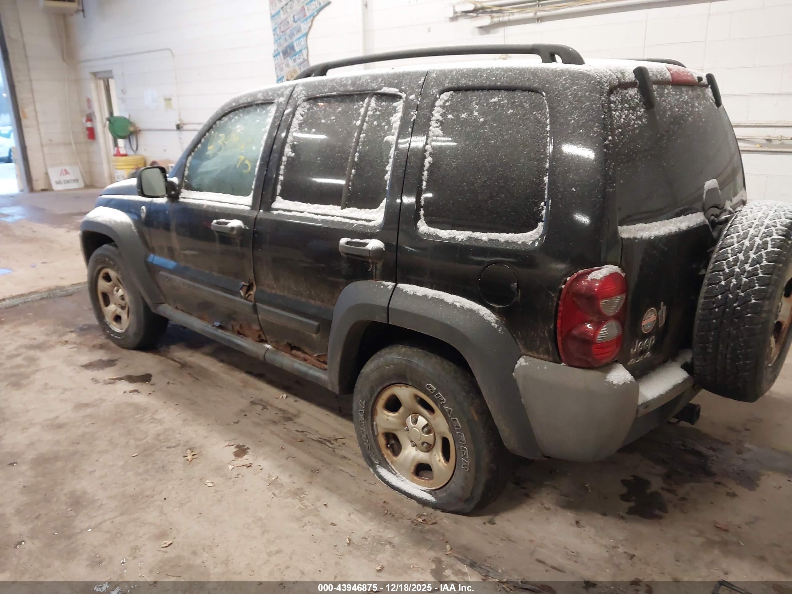 JEEP LIBERTY image 3