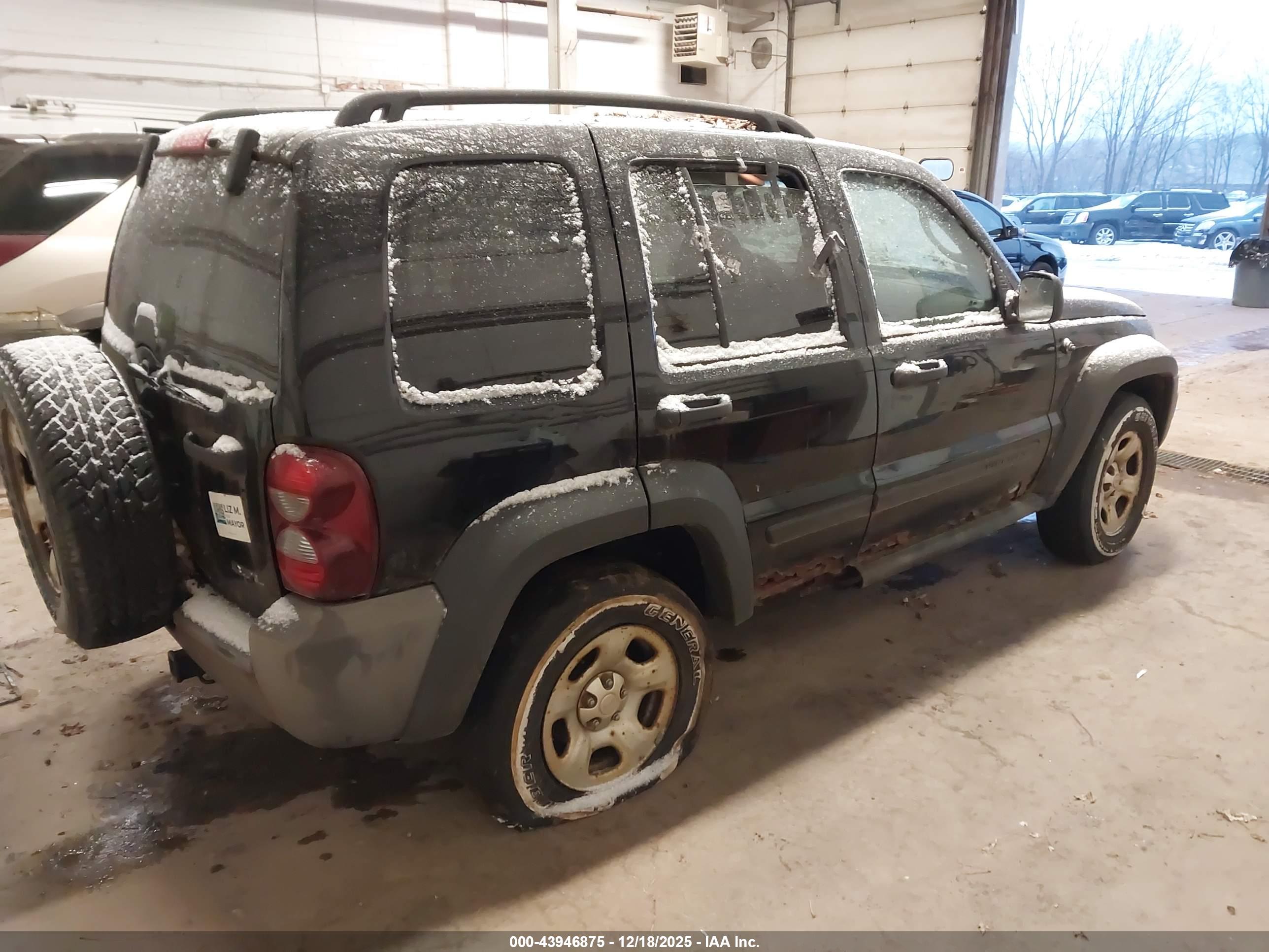 JEEP LIBERTY image 4