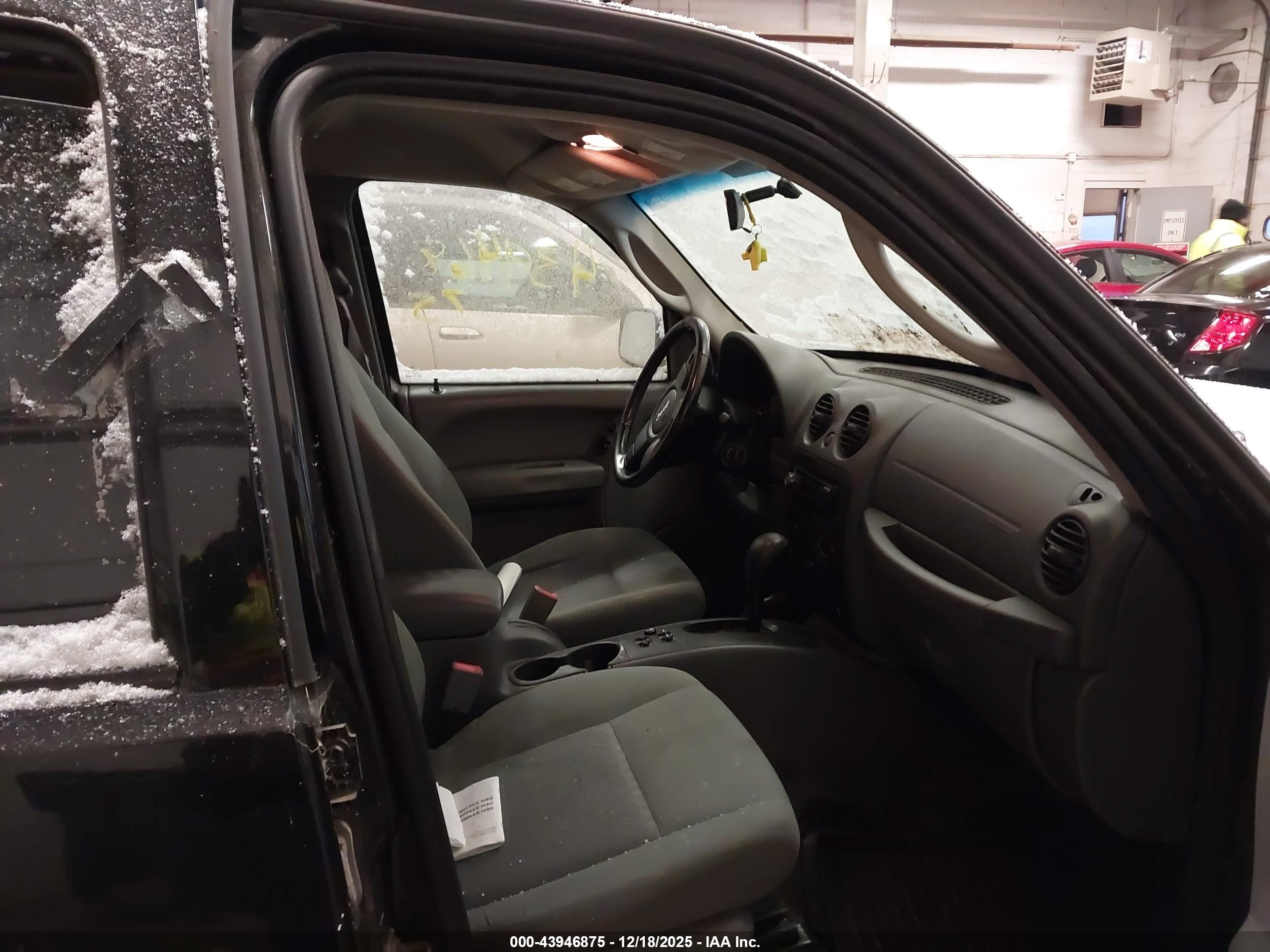 JEEP LIBERTY image 5