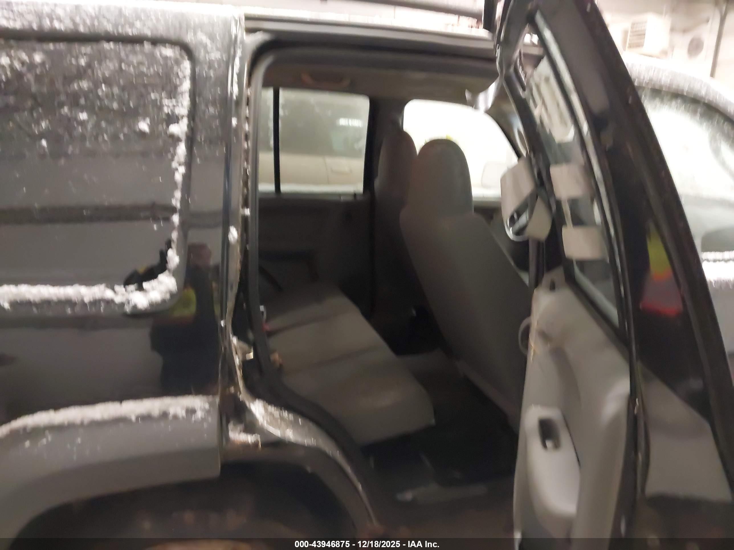 JEEP LIBERTY image 8