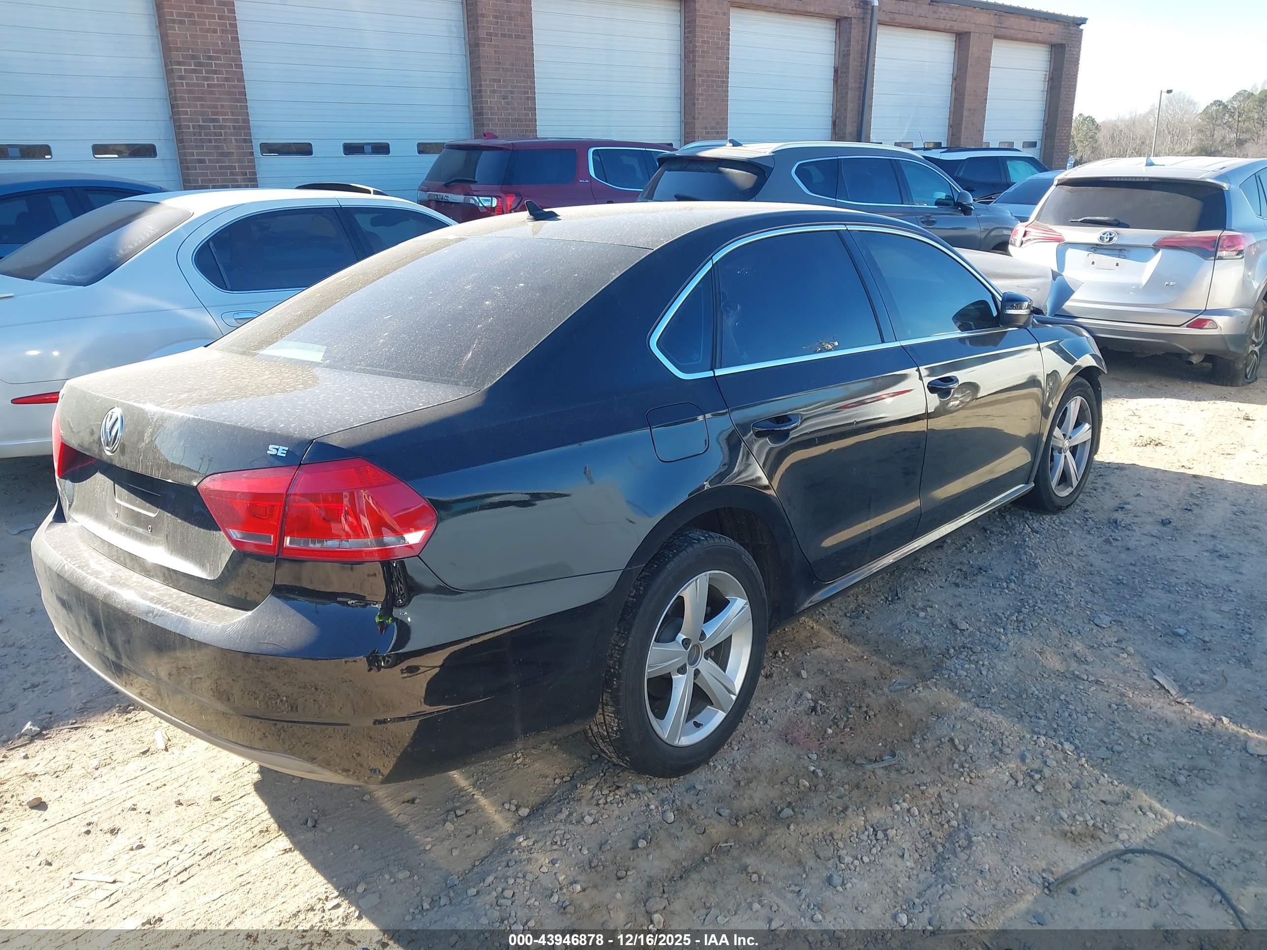 VOLKSWAGEN PASSAT image 4