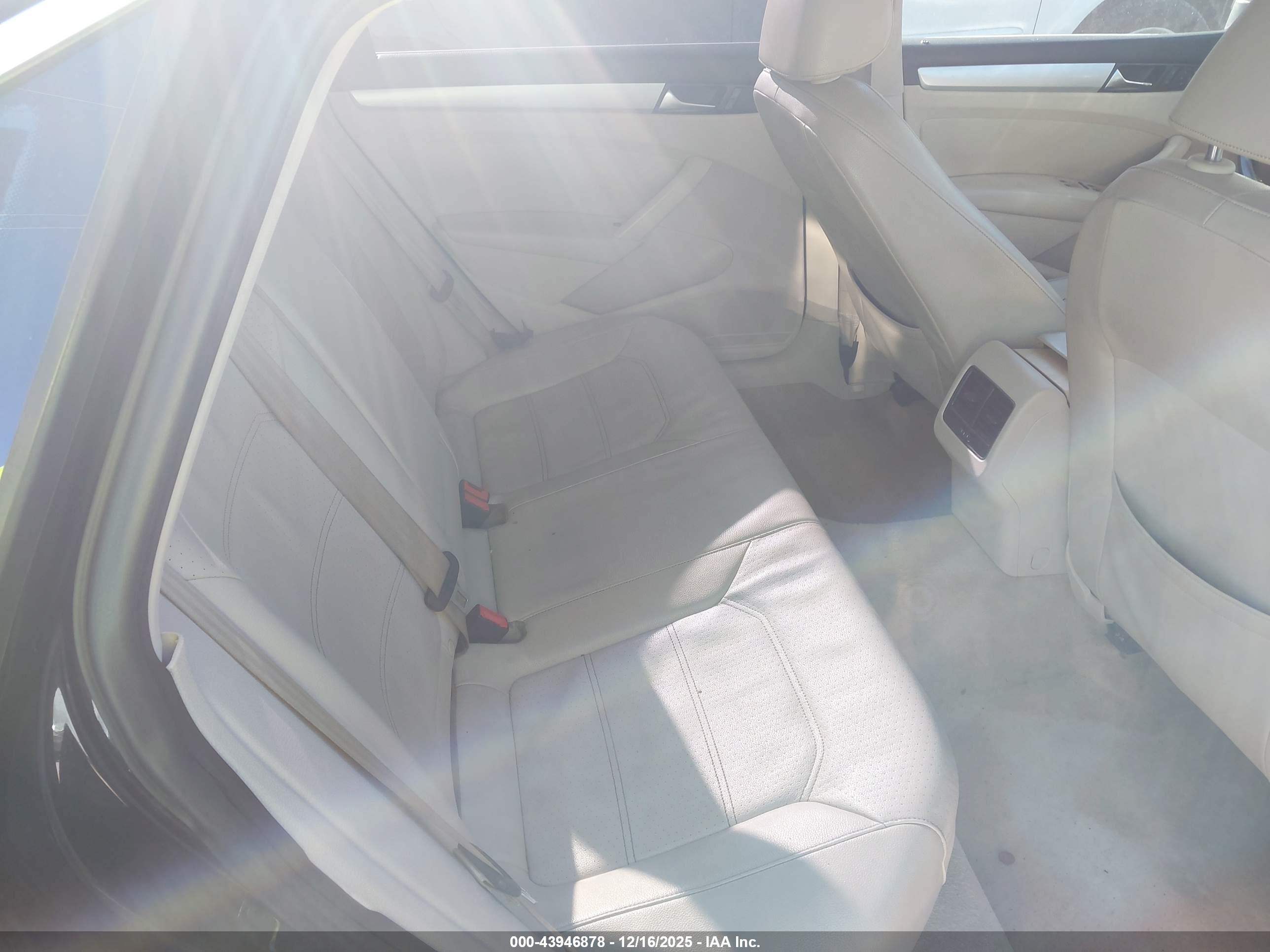 VOLKSWAGEN PASSAT image 8