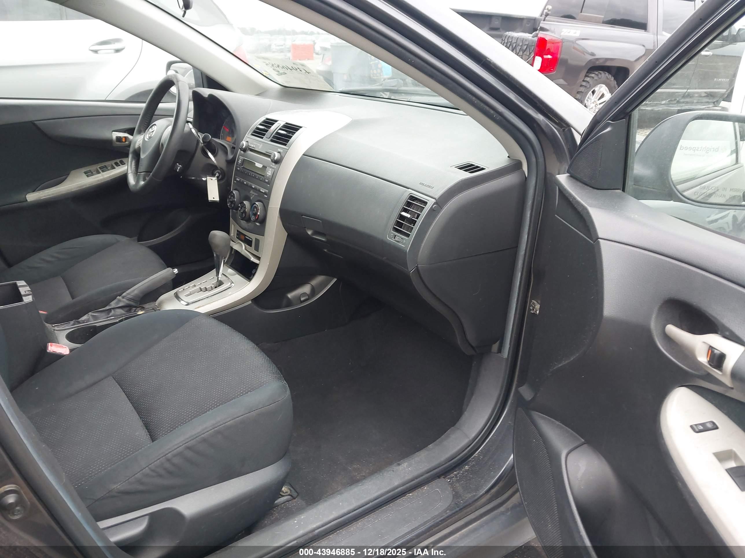 TOYOTA COROLLA image 5