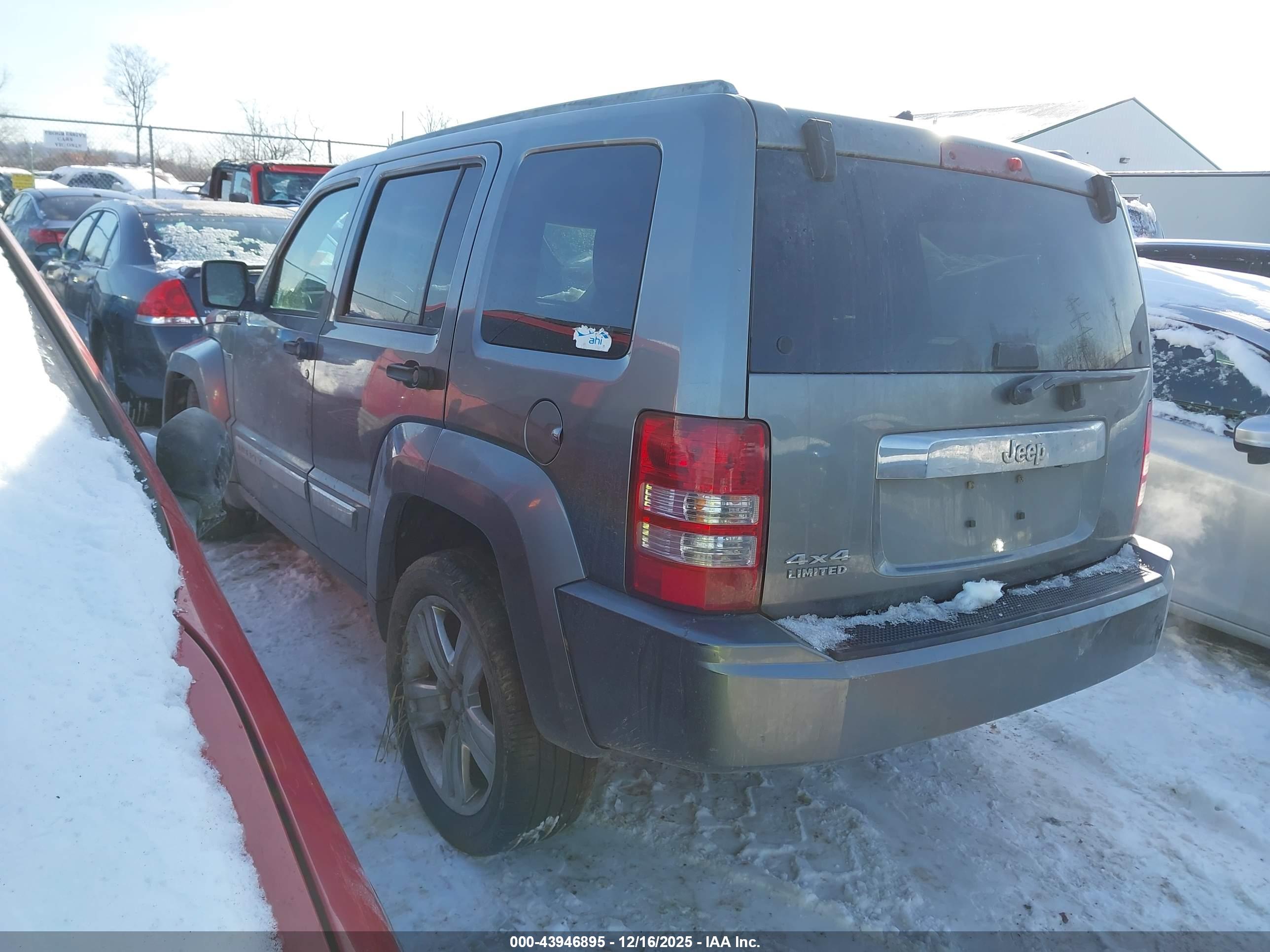 JEEP LIBERTY image 3