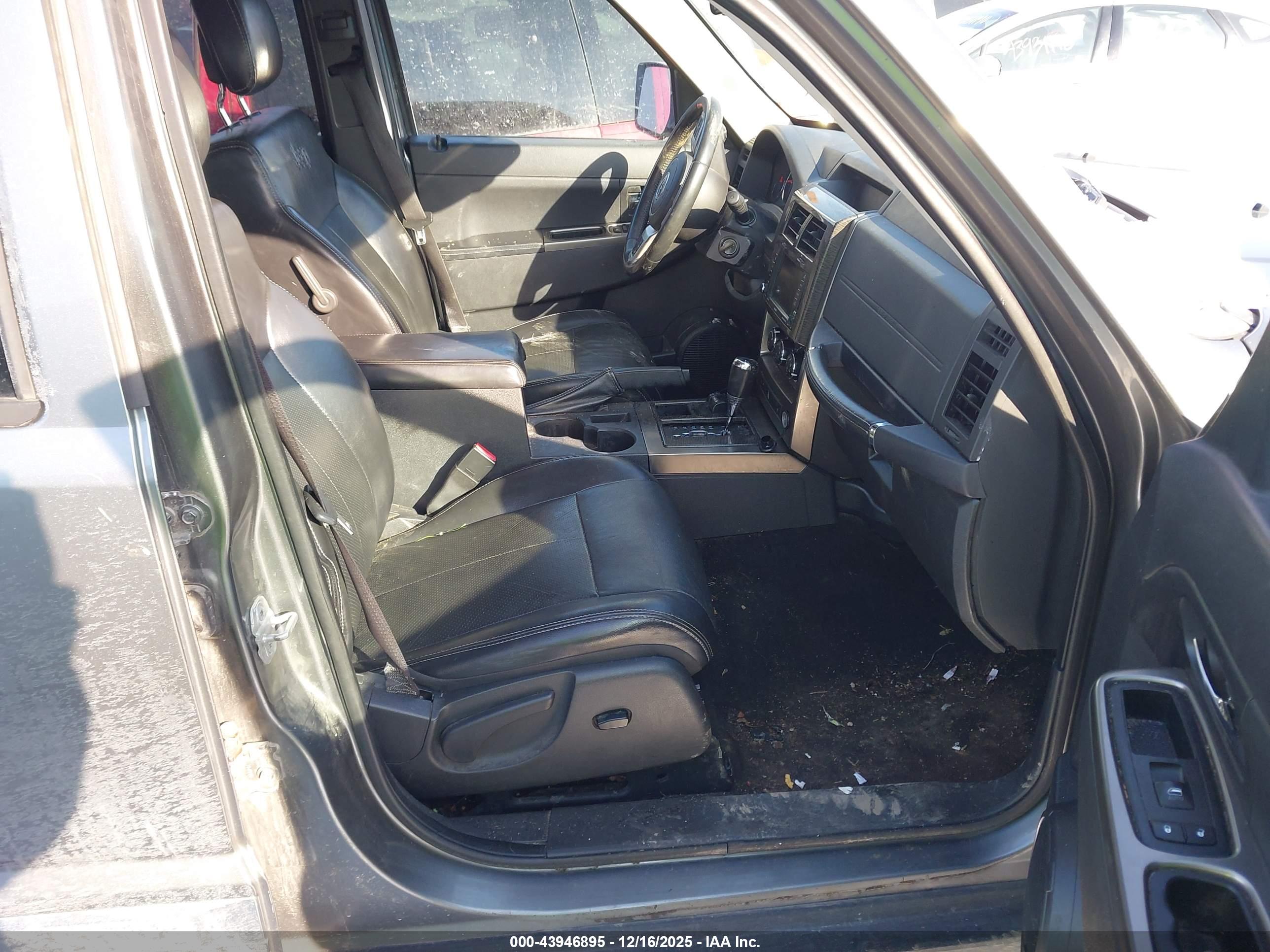 JEEP LIBERTY image 5